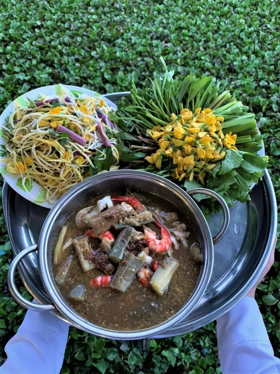 Restaurant/places to eat in Little Saigon Hotel