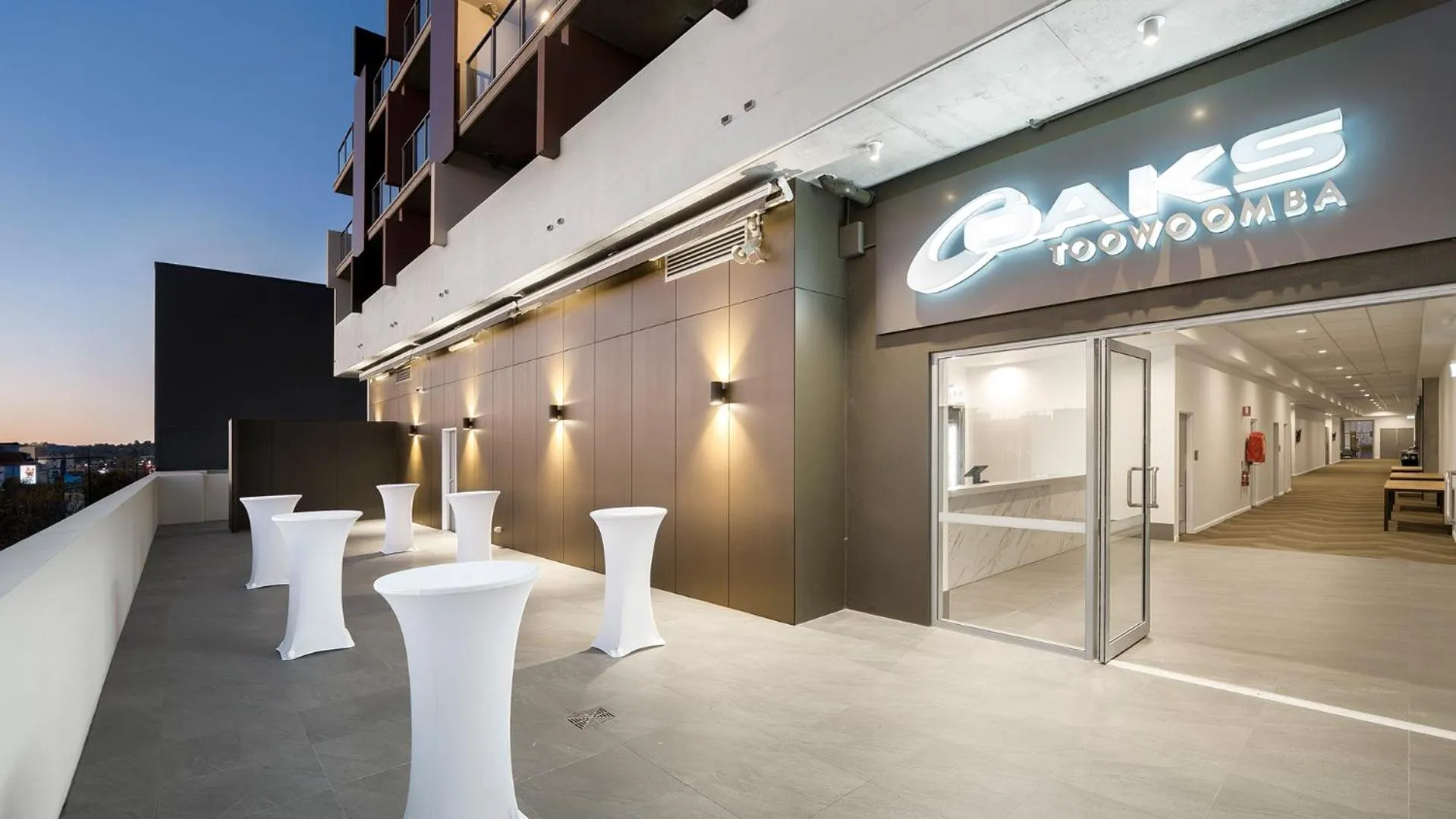 Facade/entrance in Oaks Toowoomba Hotel