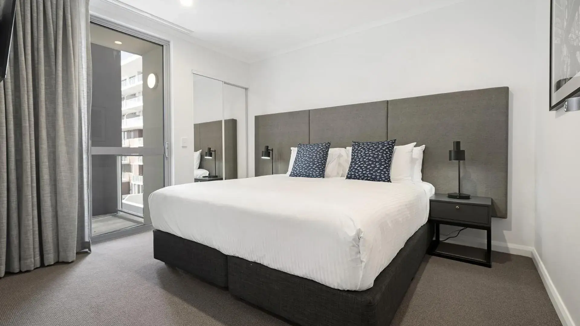 Bedroom, Bed in Oaks Toowoomba Hotel Bedroom, Bed in Oaks Toowoomba Hotel