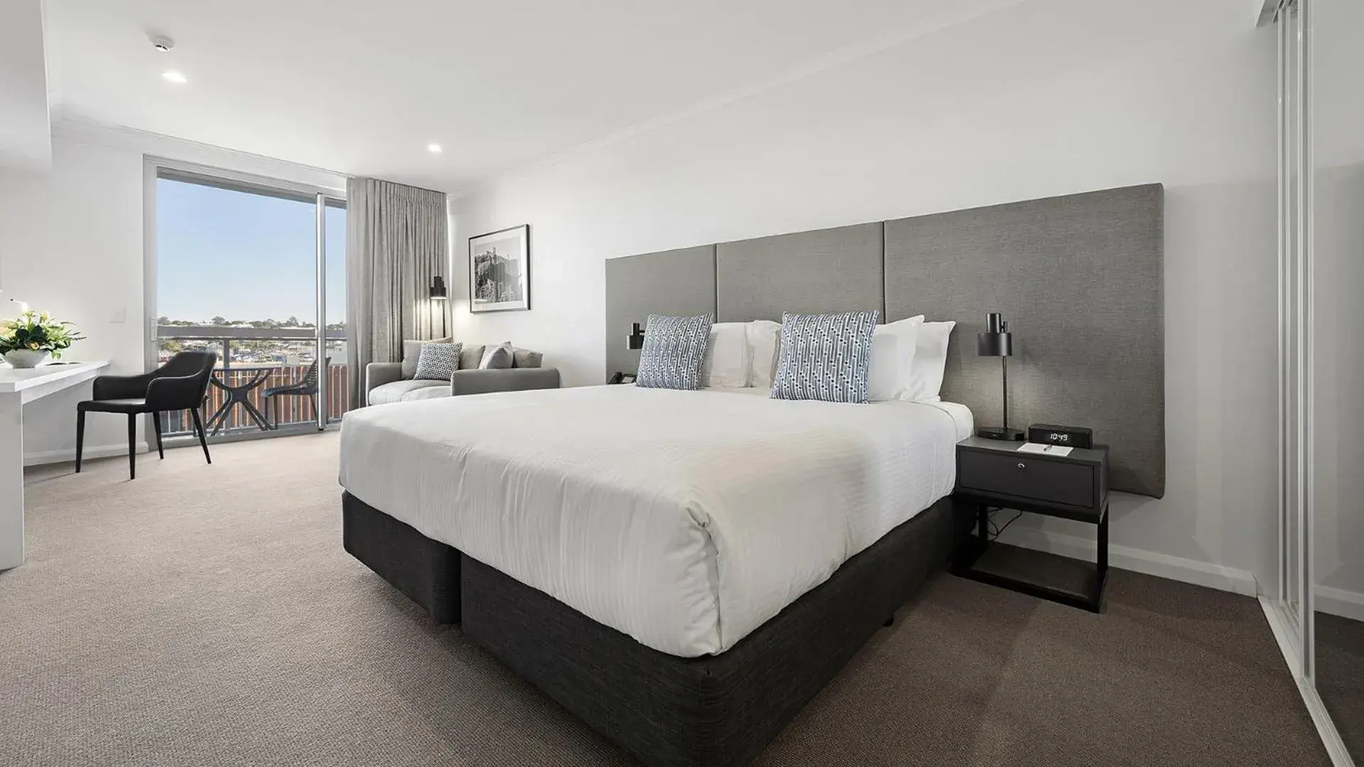 Photo of the whole room, Bed in Oaks Toowoomba Hotel Photo of the whole room, Bed in Oaks Toowoomba Hotel