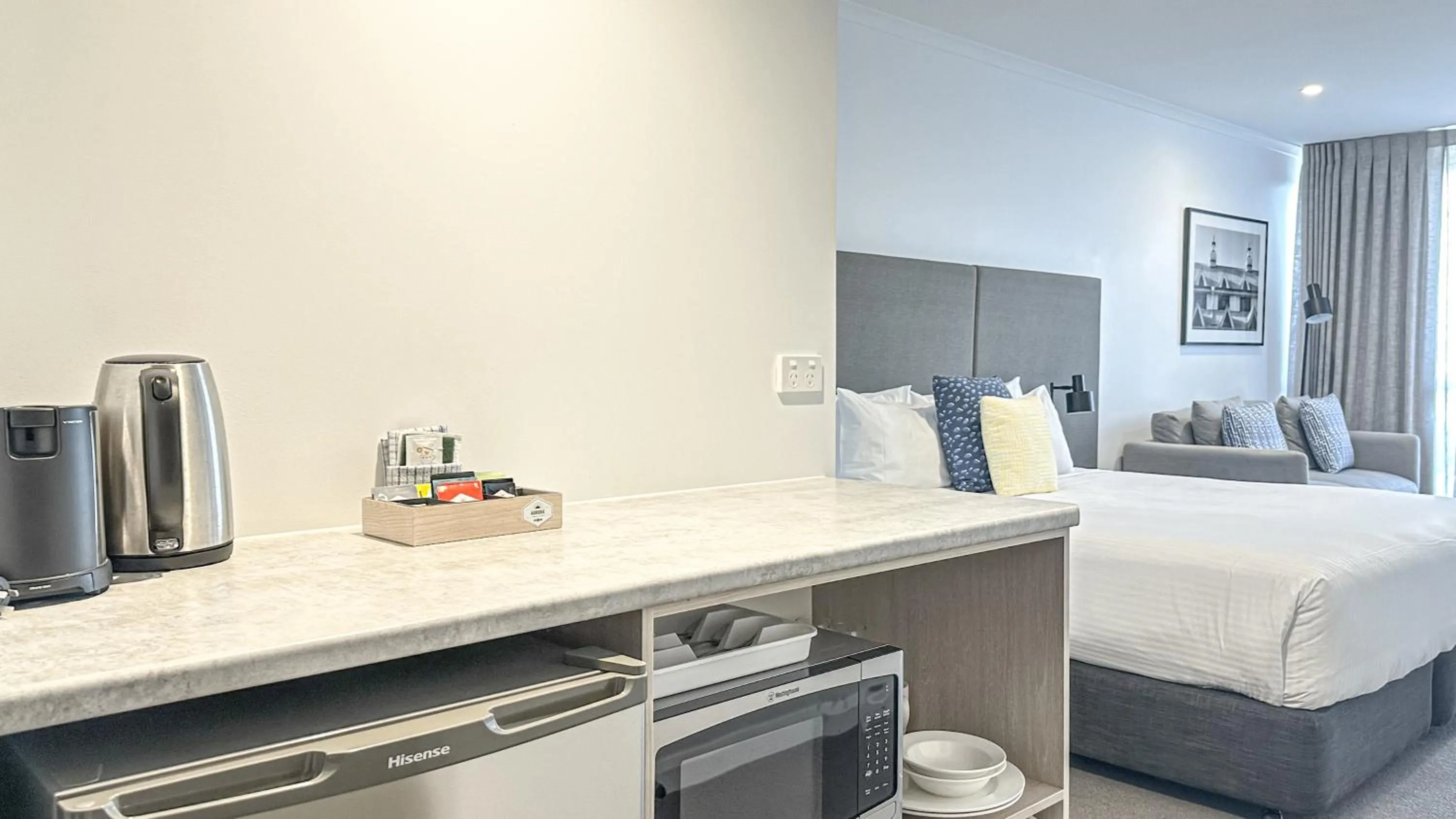 Bed in Oaks Toowoomba Hotel