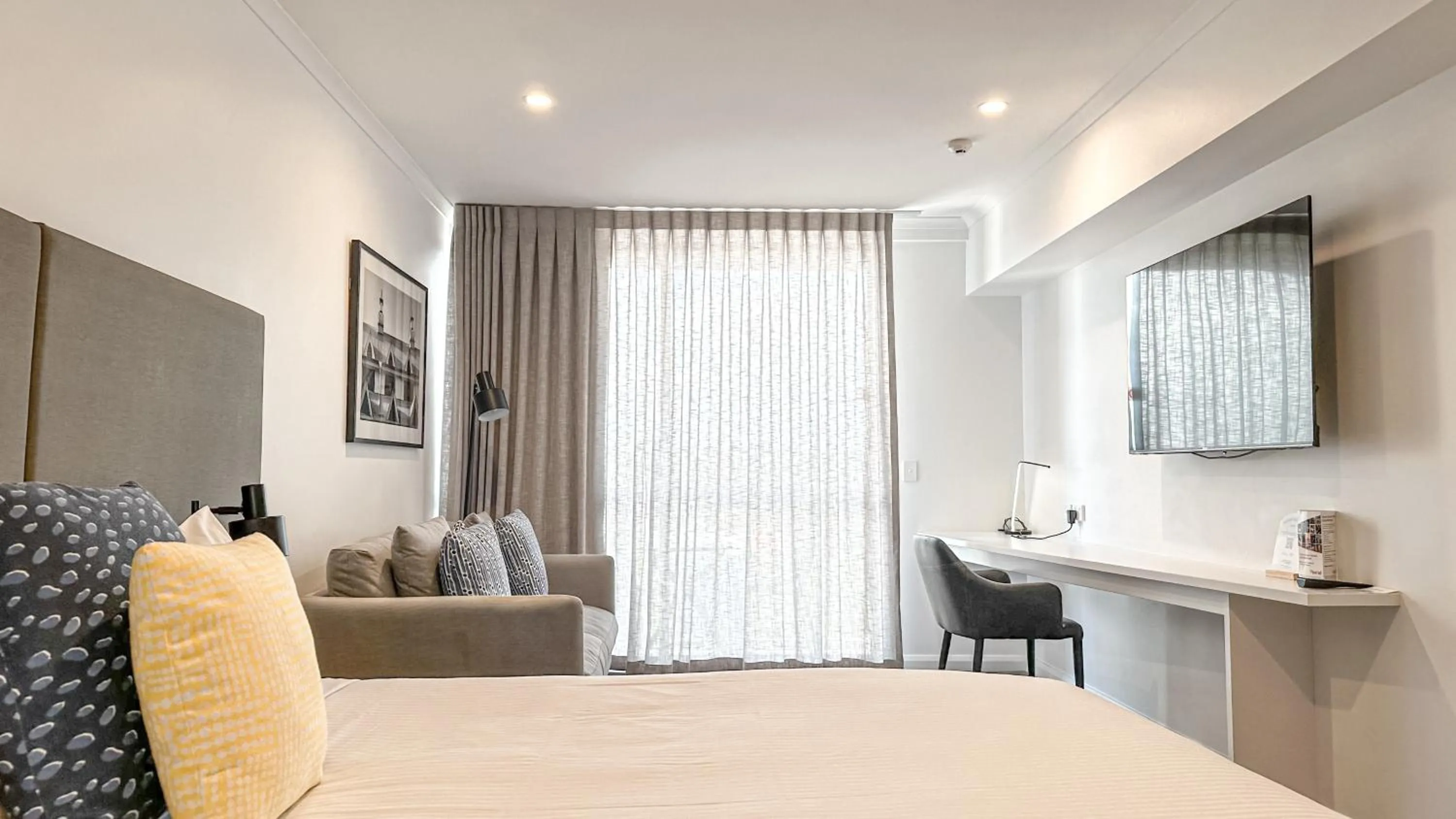 Bed in Oaks Toowoomba Hotel