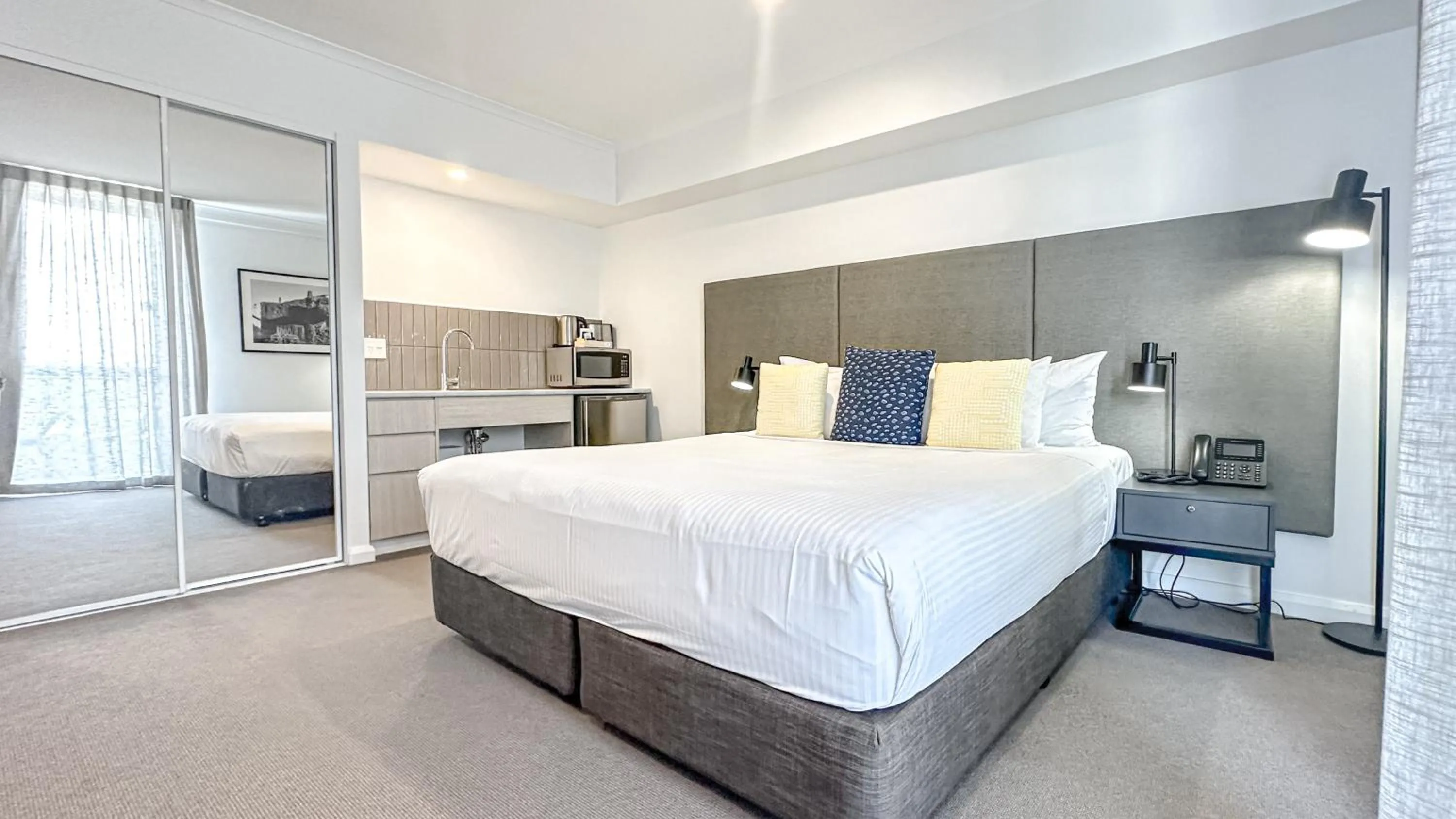 Bed in Oaks Toowoomba Hotel