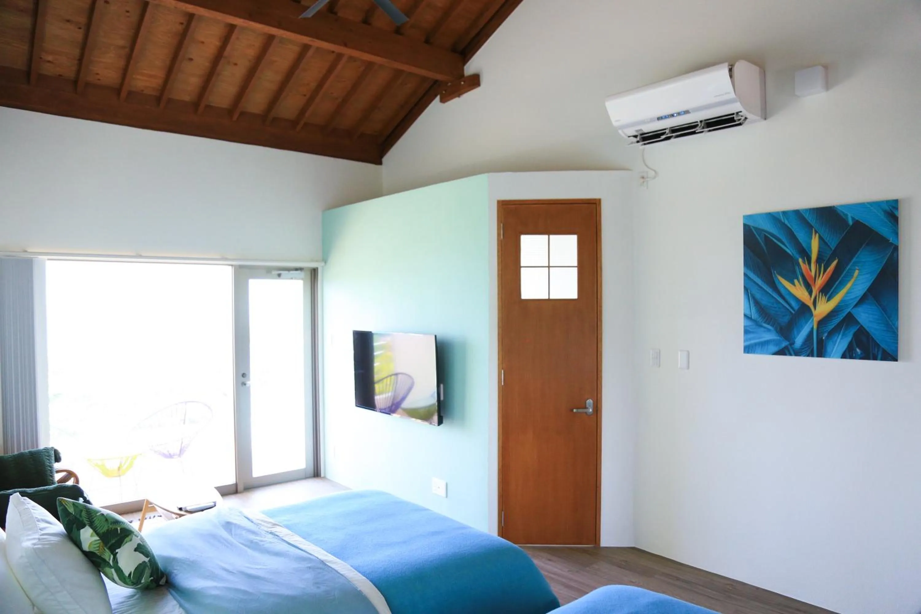 Bed in Roconia Terrace