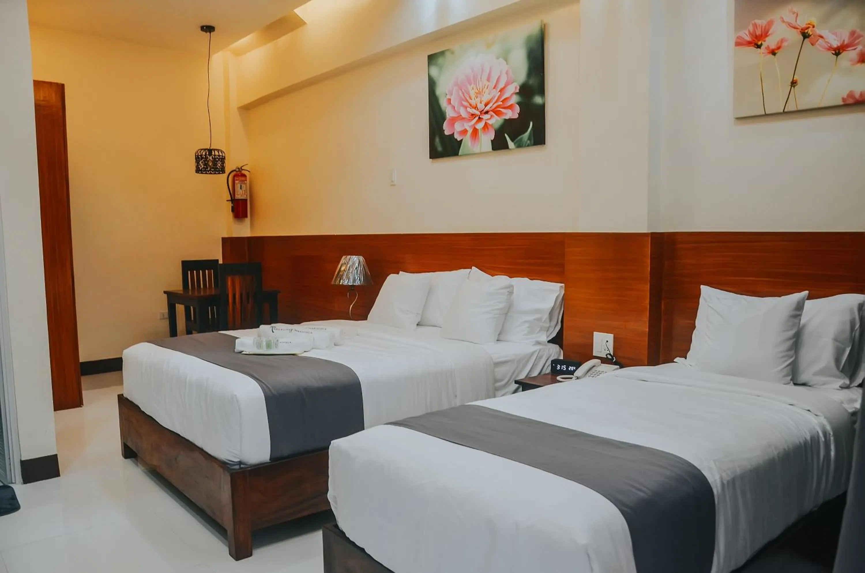 Bed in Villa MJ Maristela Beach Resort