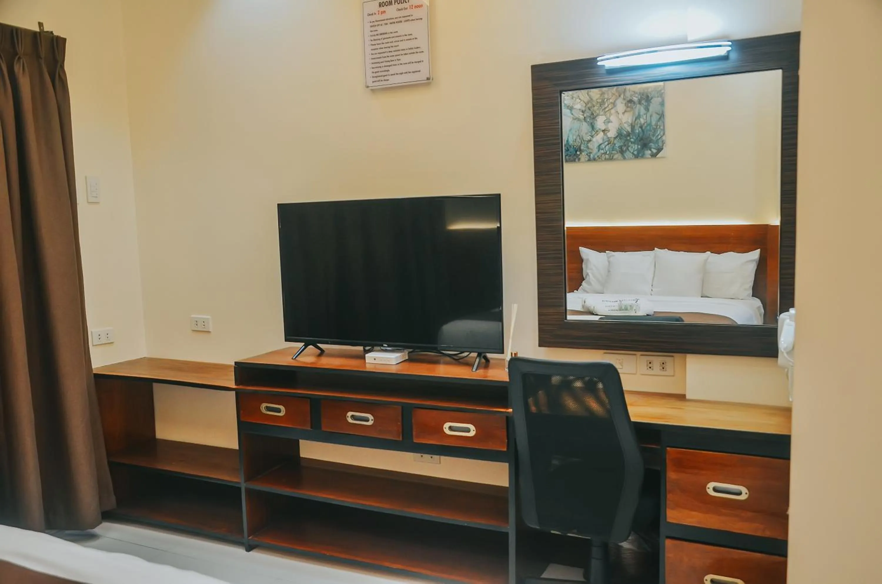 TV and multimedia, Bed in Villa MJ Maristela Beach Resort