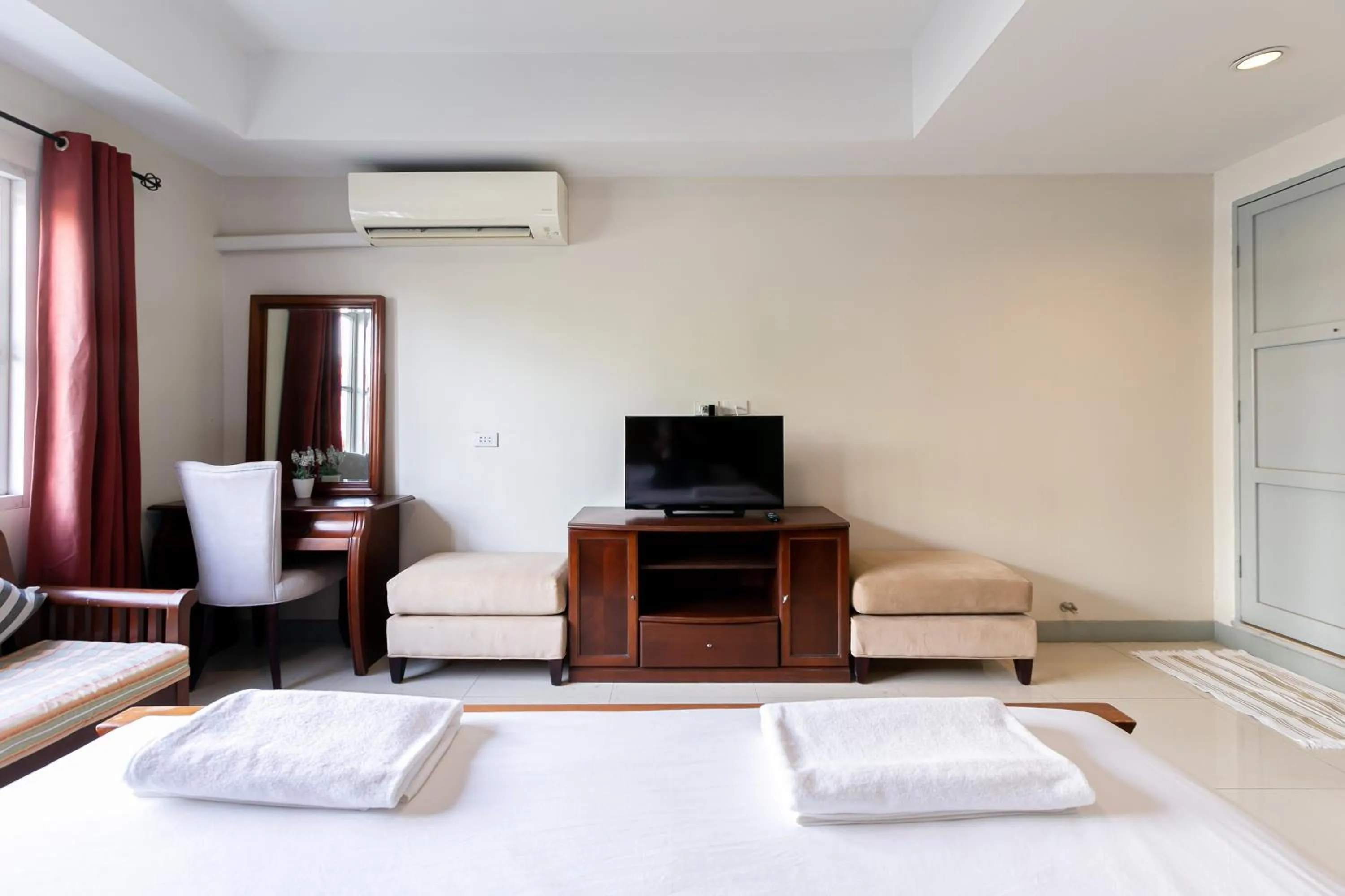 Bedroom, Bed in Wong Amat House