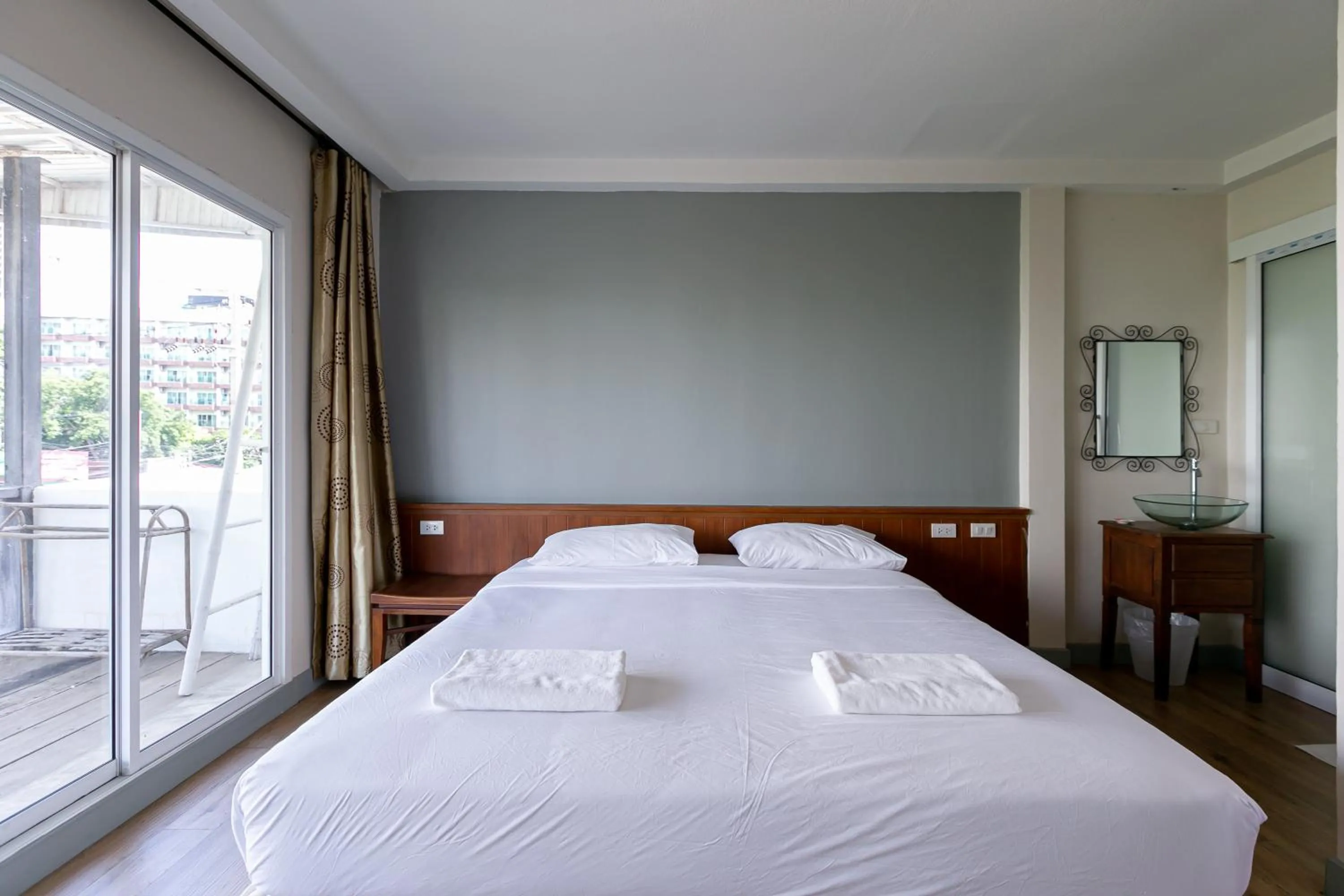 Bed in Wong Amat House