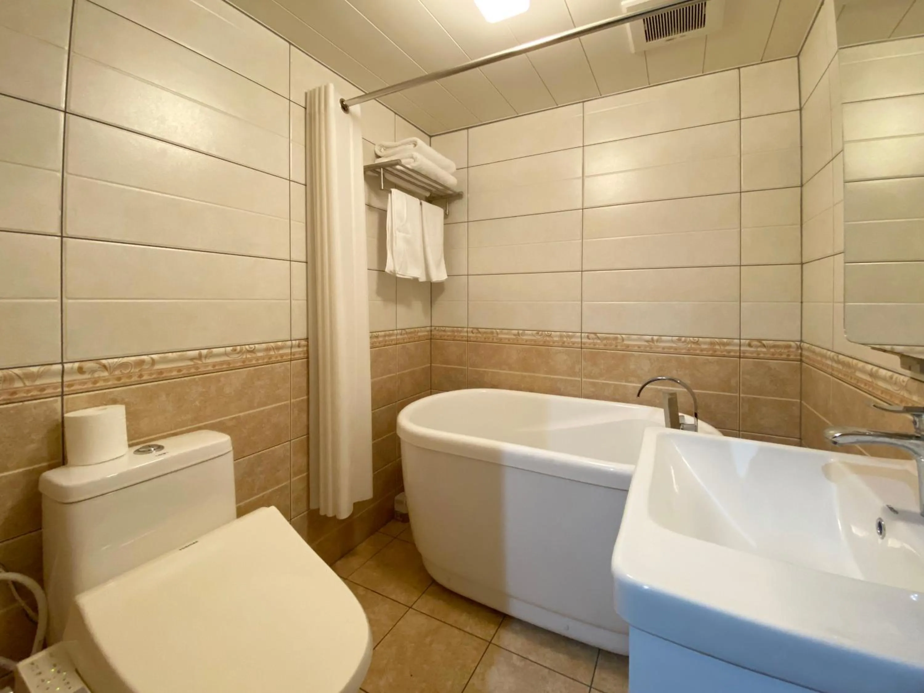 Shower in Sirogane Free Harbour Hotel