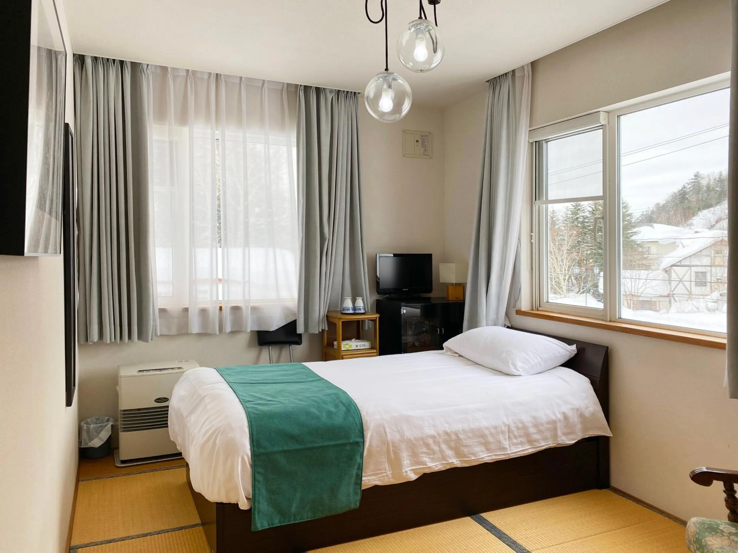 Bed in Sirogane Free Harbour Hotel