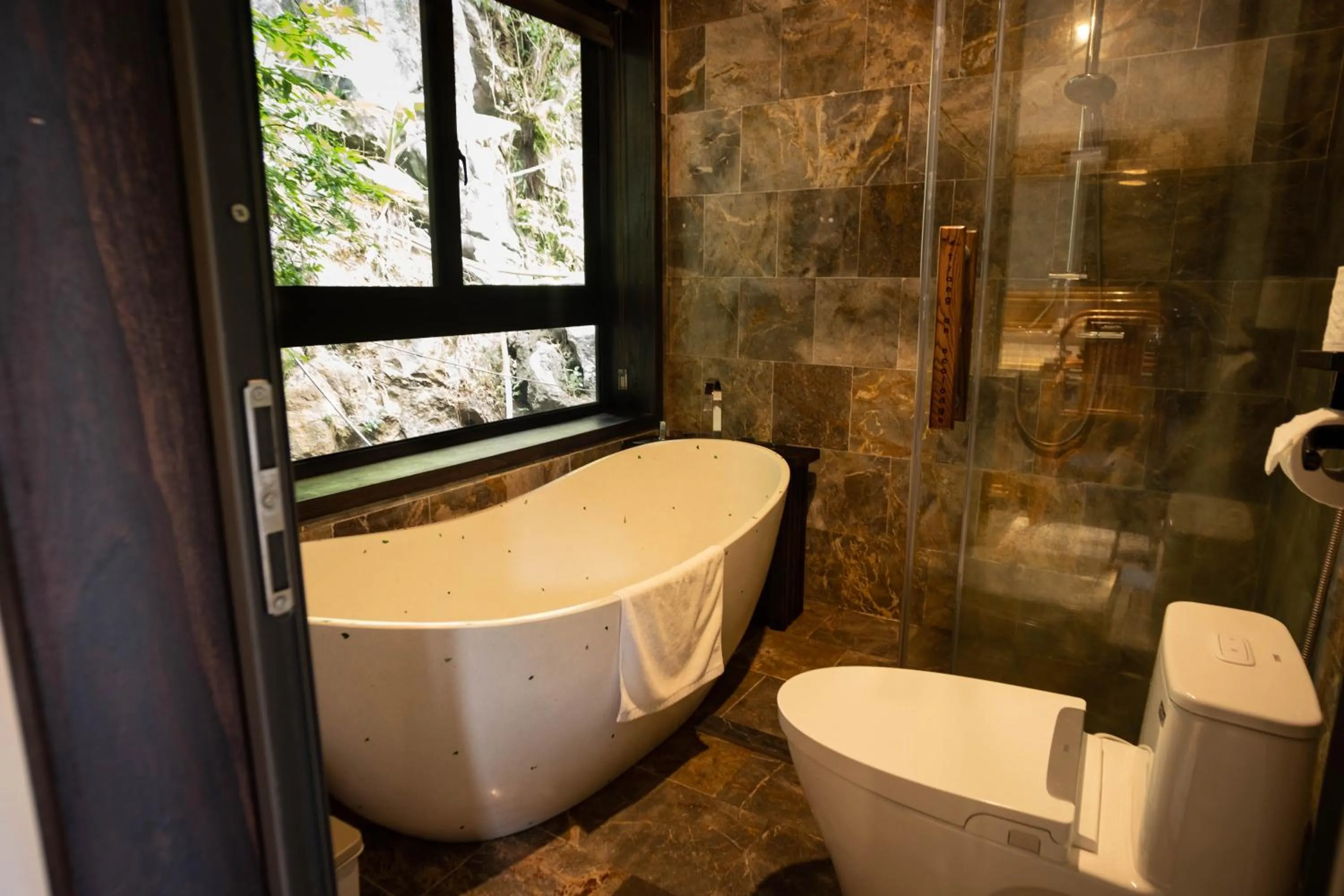 Bath in Trang An Ecolodge
