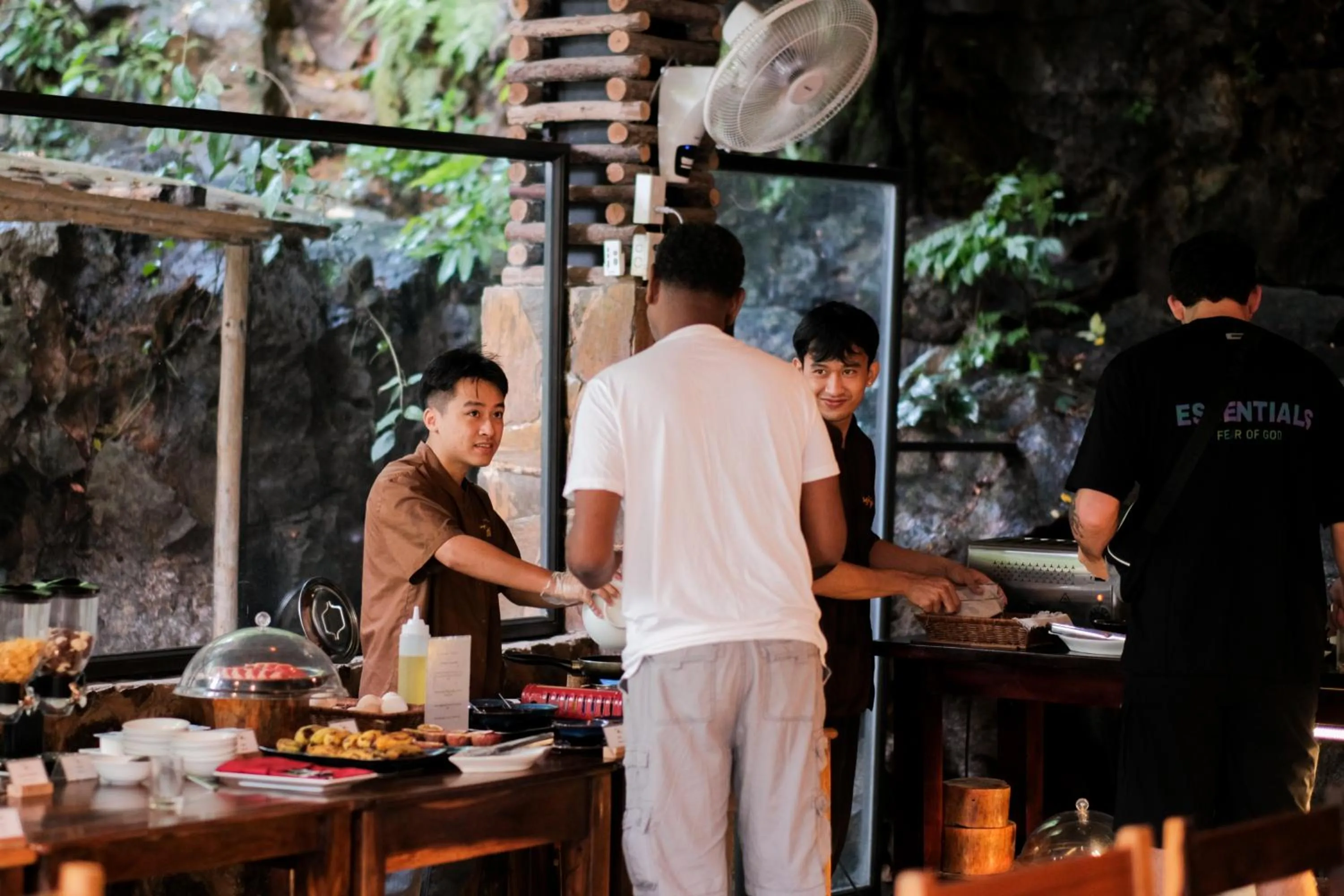 Restaurant/places to eat in Trang An Ecolodge