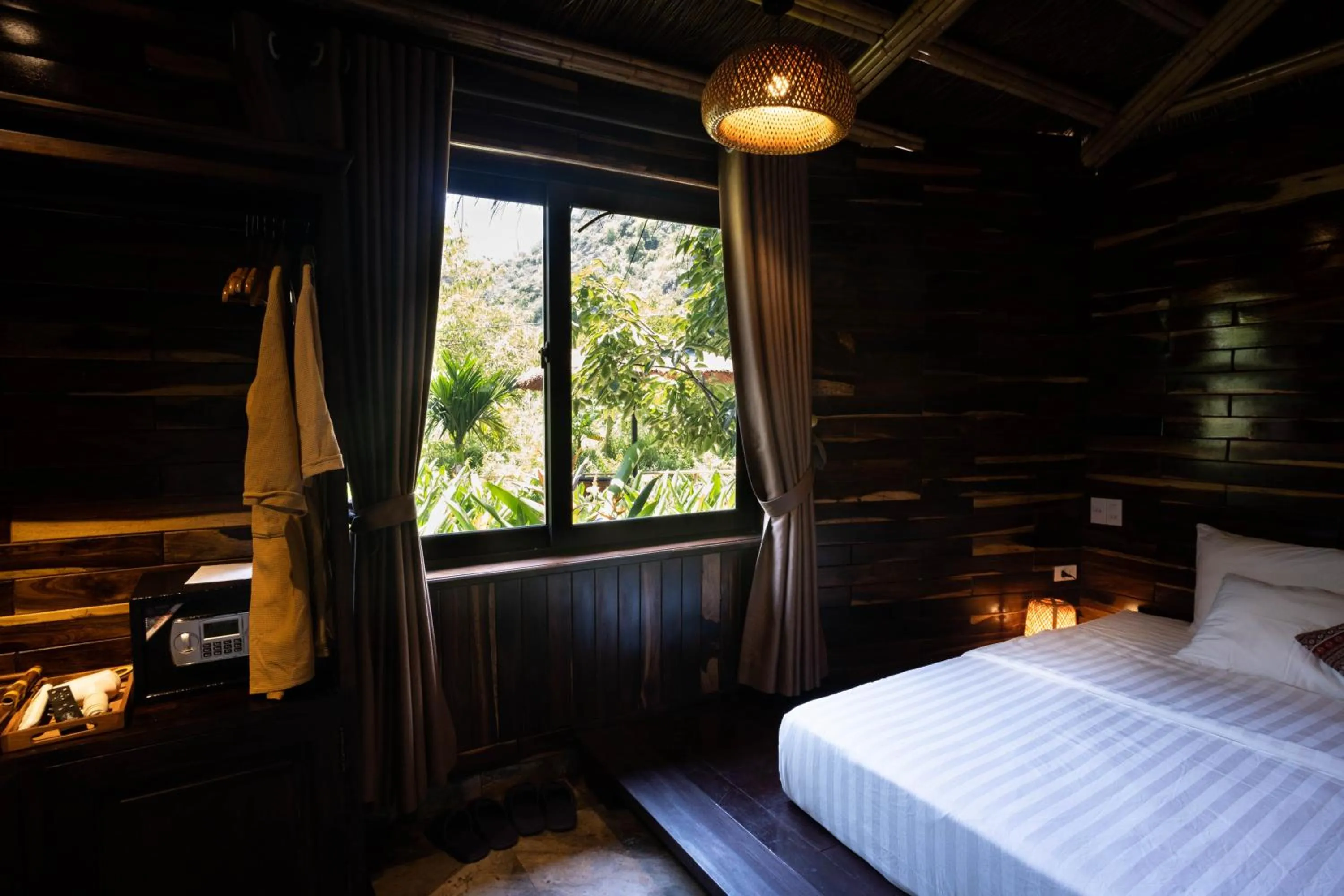 Garden view, Bed in Trang An Ecolodge