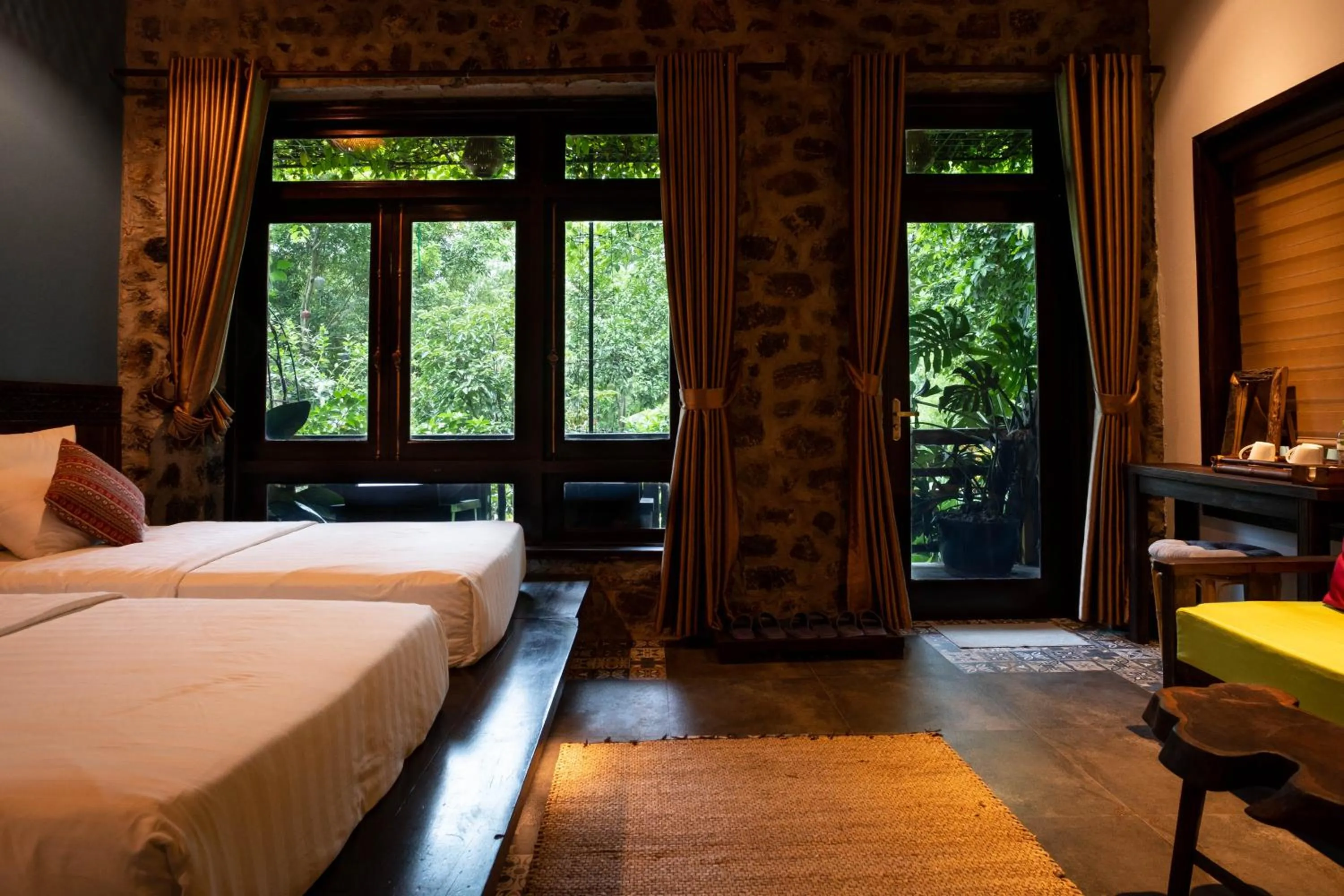 Bed in Trang An Ecolodge