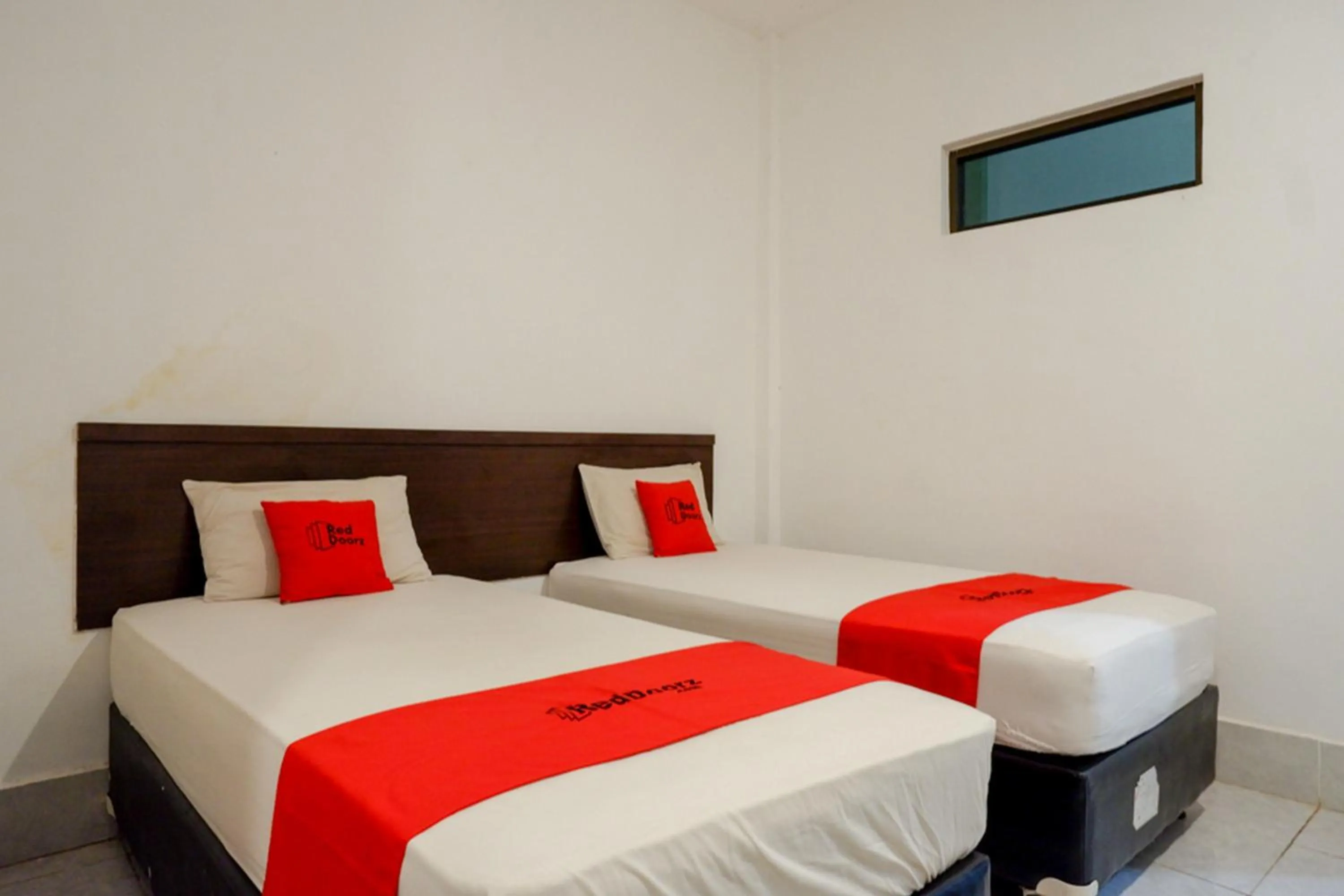 Bedroom, Bed in RedDoorz Syariah @ Hotel Wisma Indonesia Kendari