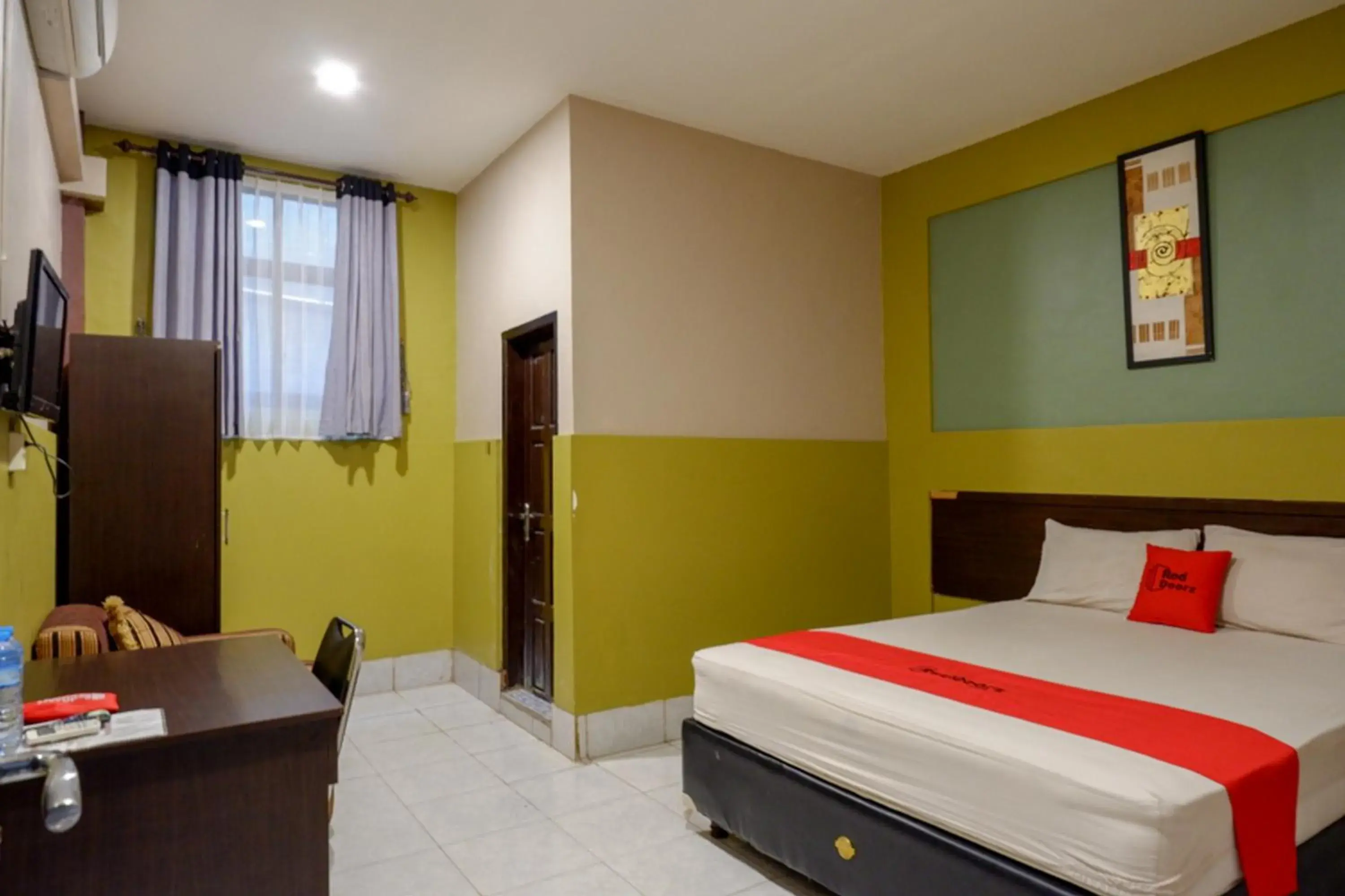 Bedroom, Bed in RedDoorz Syariah @ Hotel Wisma Indonesia Kendari Bedroom, Bed in RedDoorz Syariah @ Hotel Wisma Indonesia Kendari