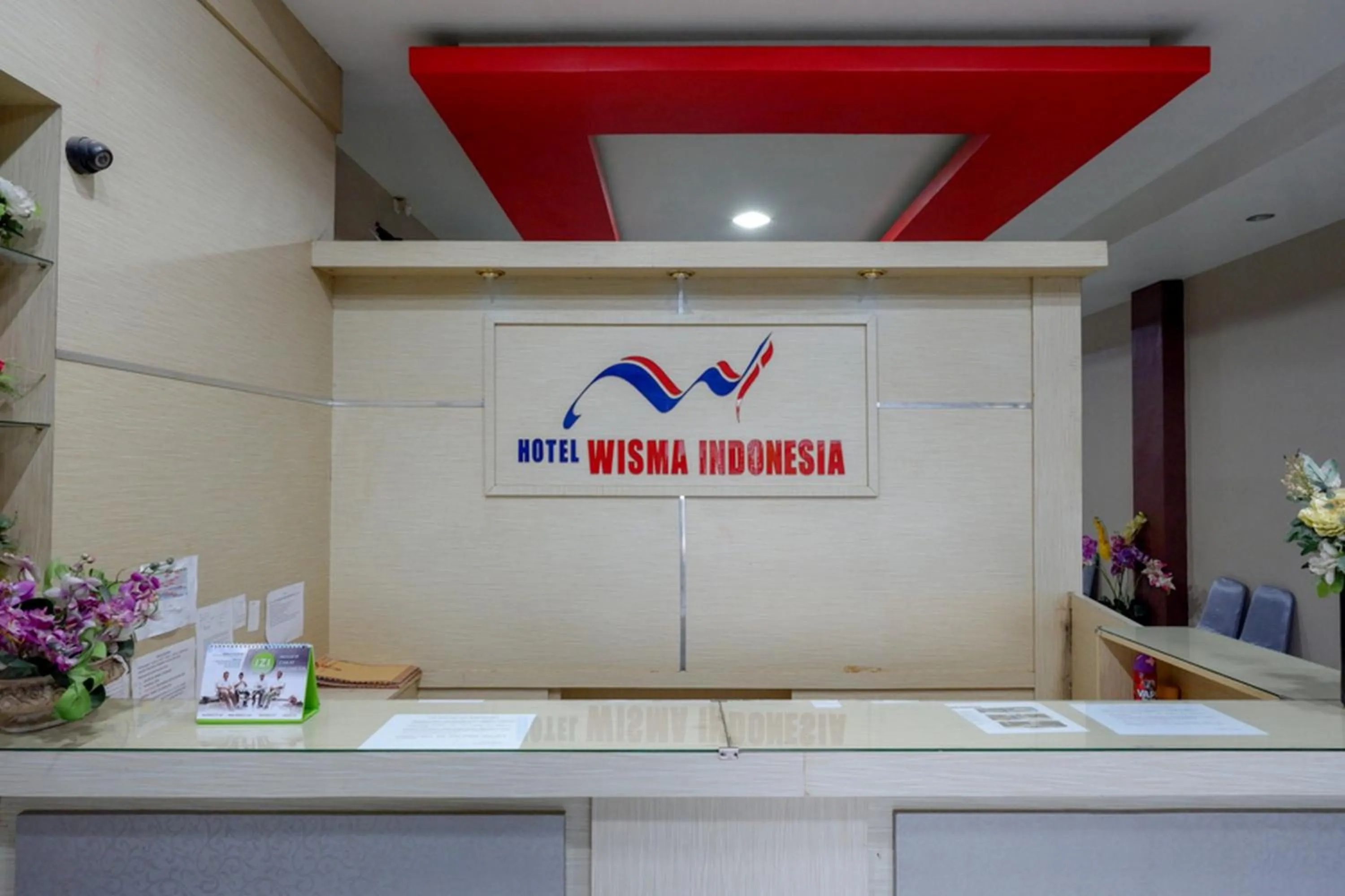 Lobby or reception in RedDoorz Syariah @ Hotel Wisma Indonesia Kendari