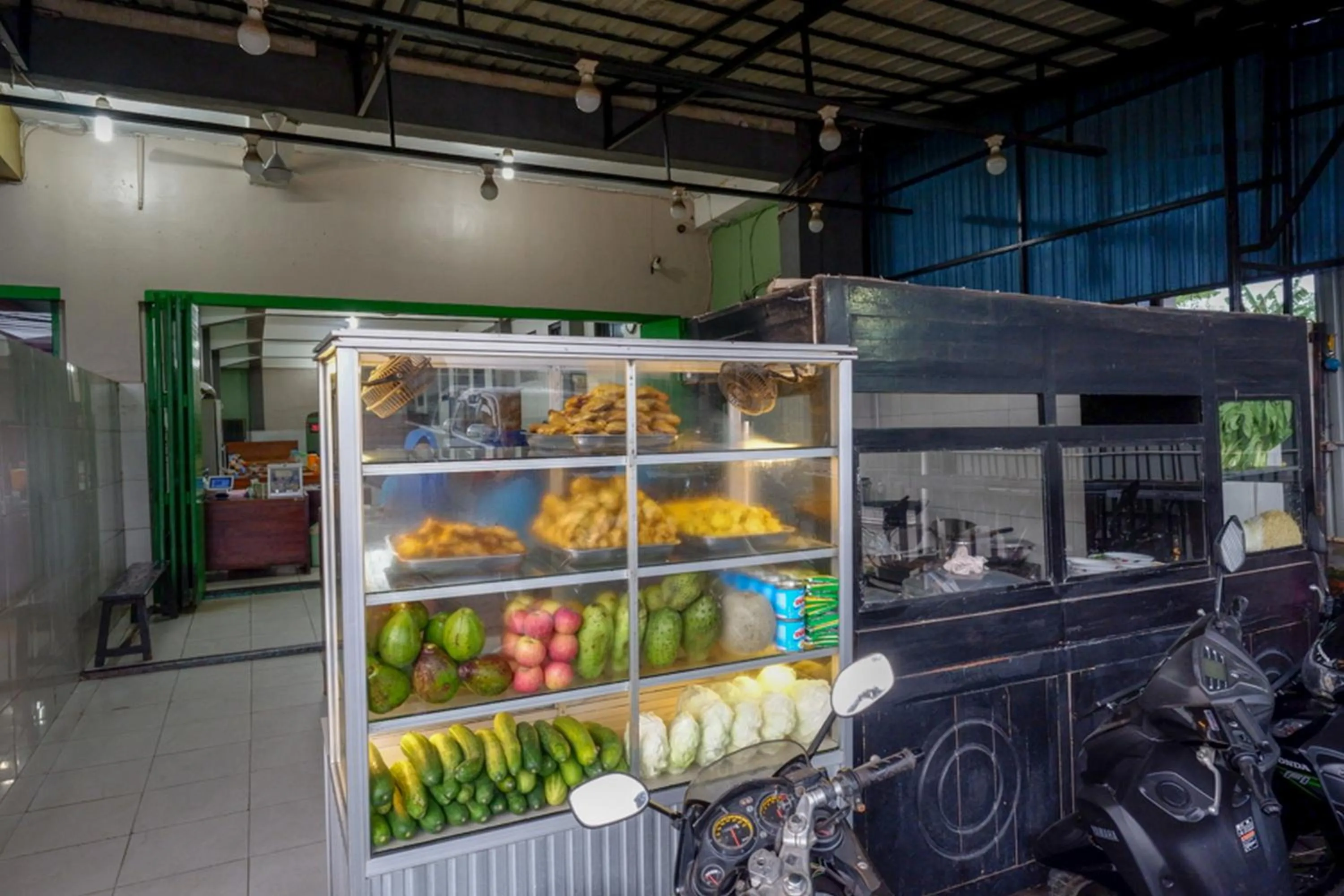 Restaurant/places to eat in RedDoorz Syariah @ Hotel Wisma Indonesia Kendari