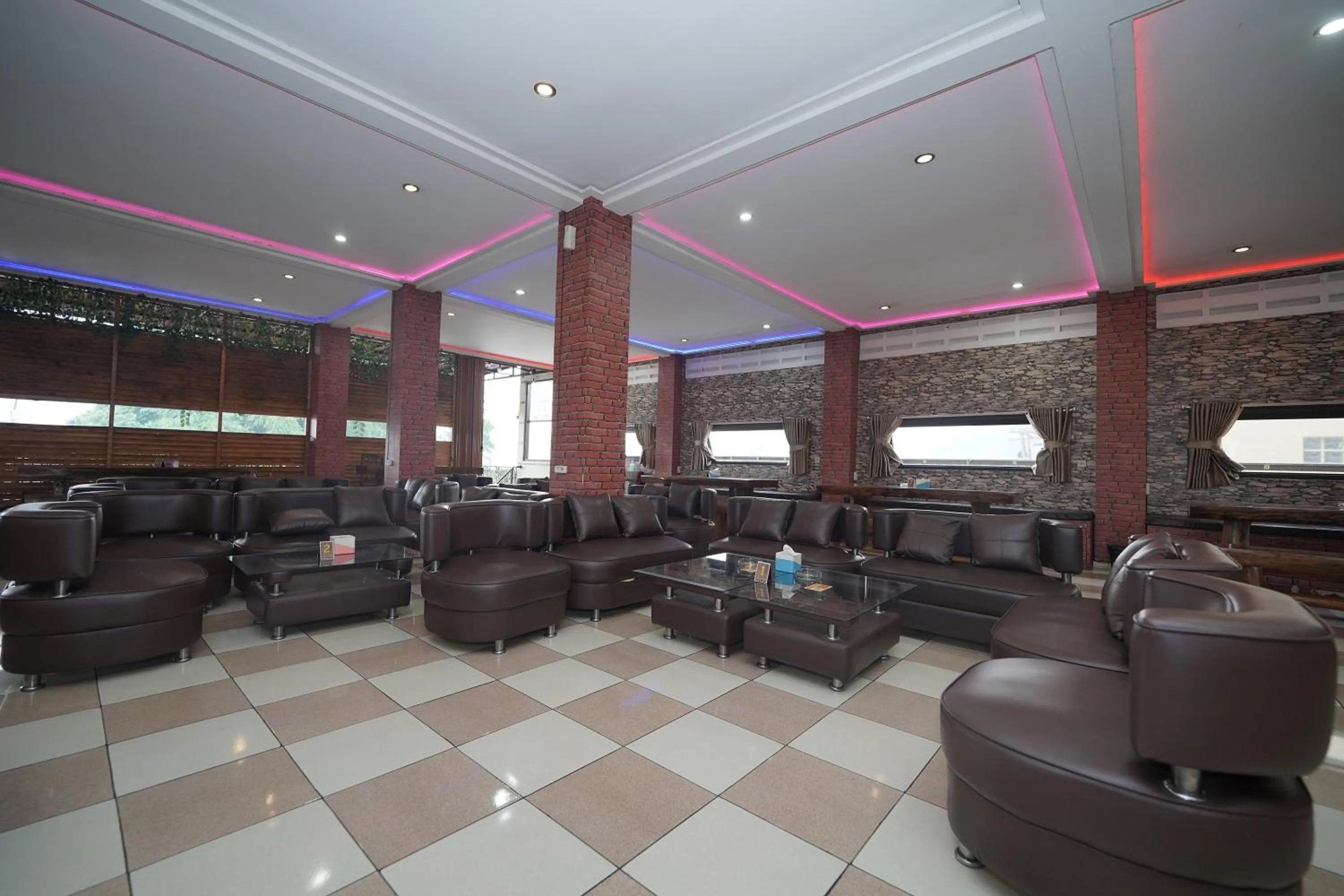 Restaurant/places to eat in Hotel Soreang