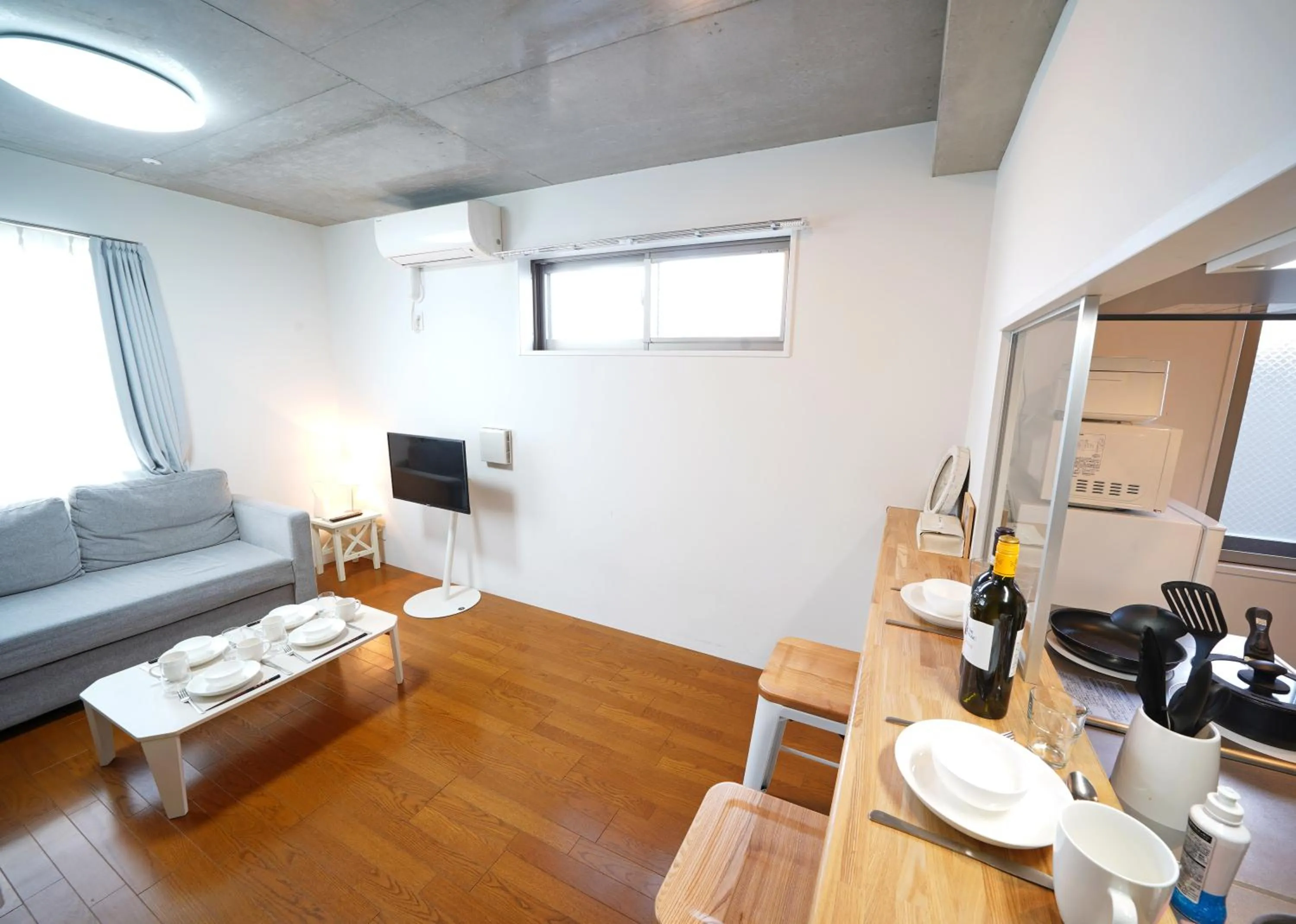 TV and multimedia in Laffitte Hirai Condominium Hotel