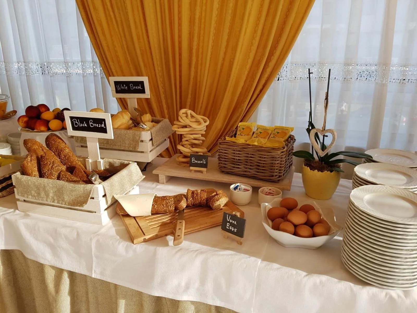 Food and drinks in Albamarina Residence