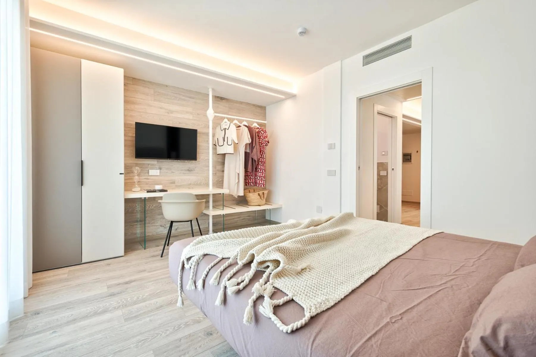 TV and multimedia in Albamarina Residence