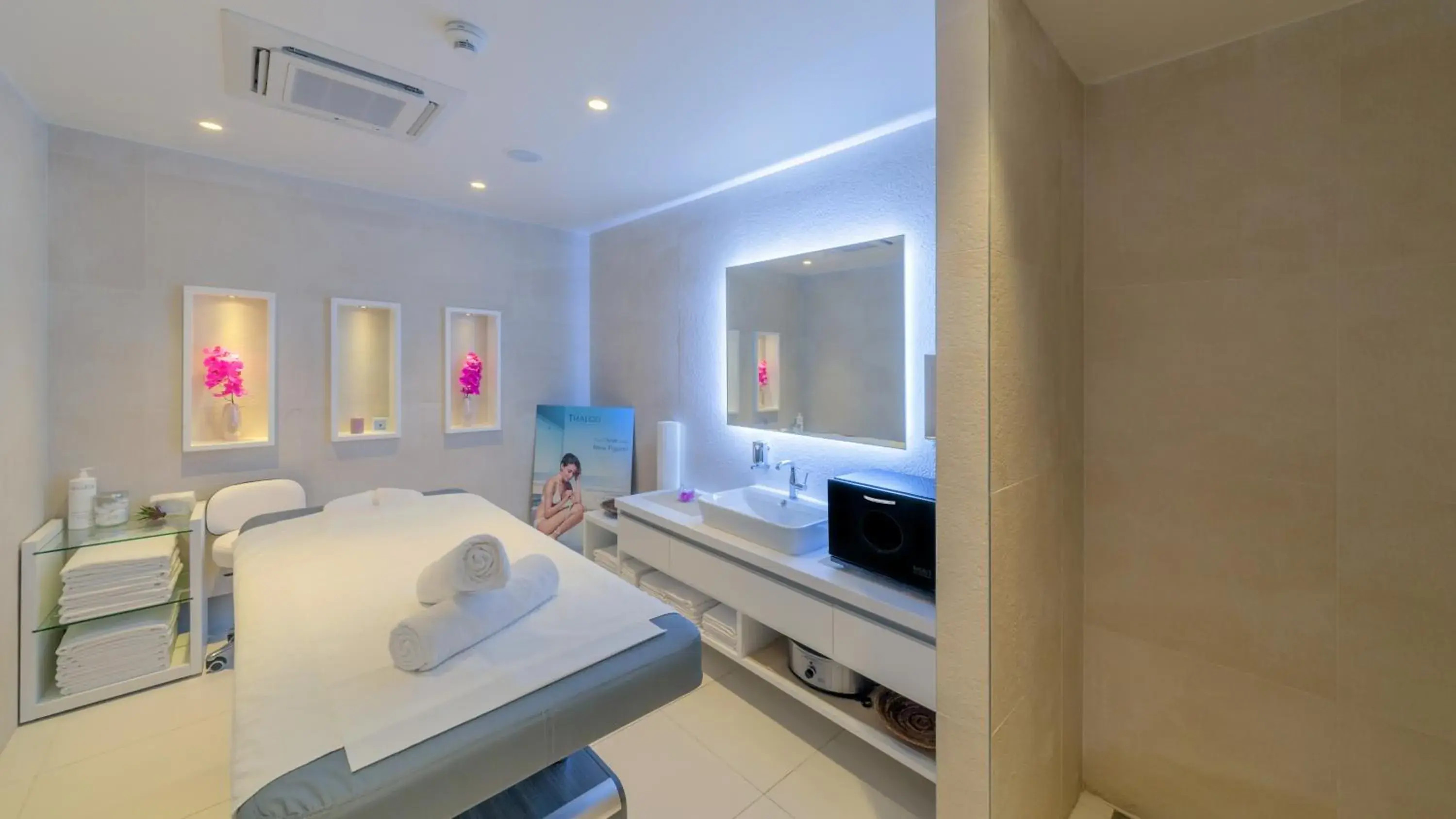 Massage, Bed in Bluesun Mala Berulia Massage, Bed in Bluesun Mala Berulia