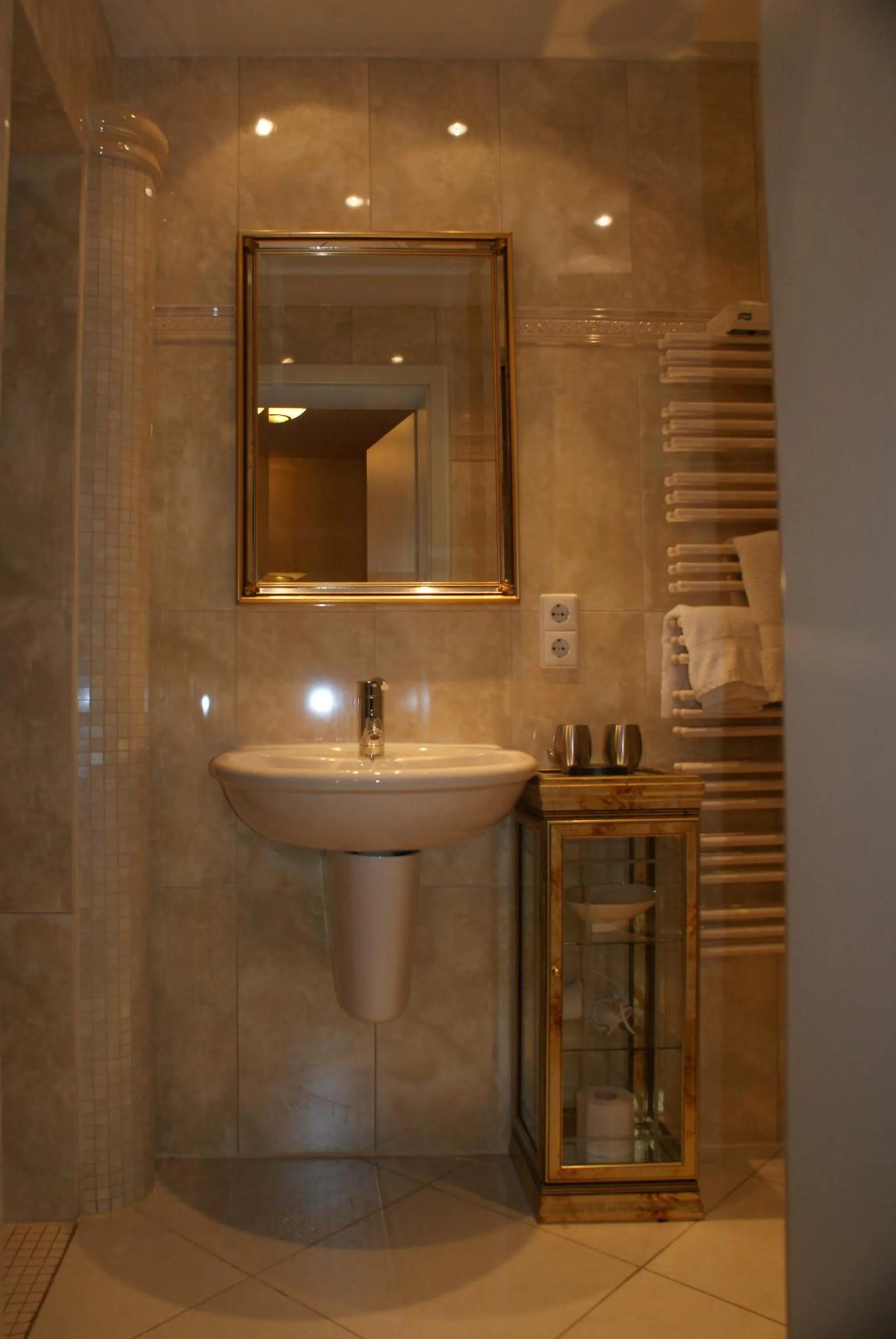 Shower in Hotel Altes Rathaus