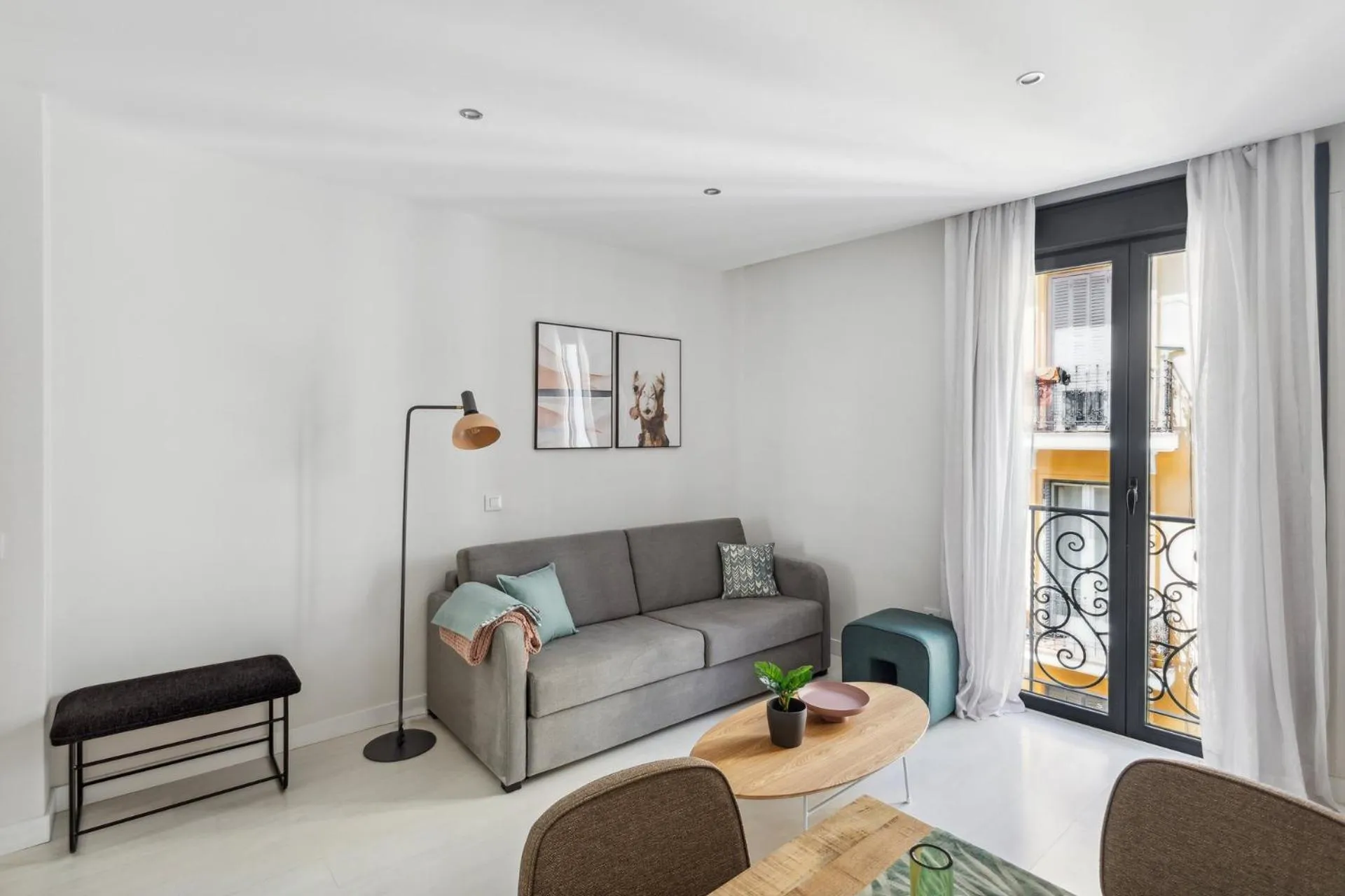 Living room in Limehome Madrid Calle de la Paloma