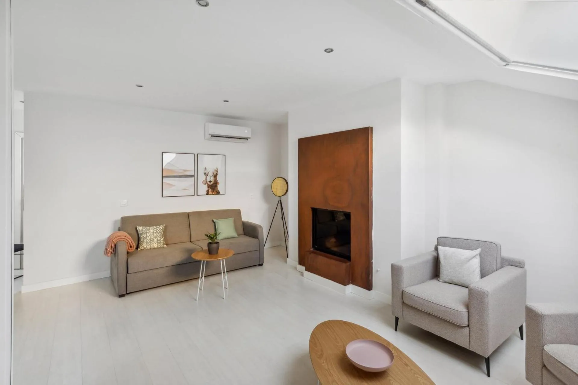 Living room in Limehome Madrid Calle de la Paloma