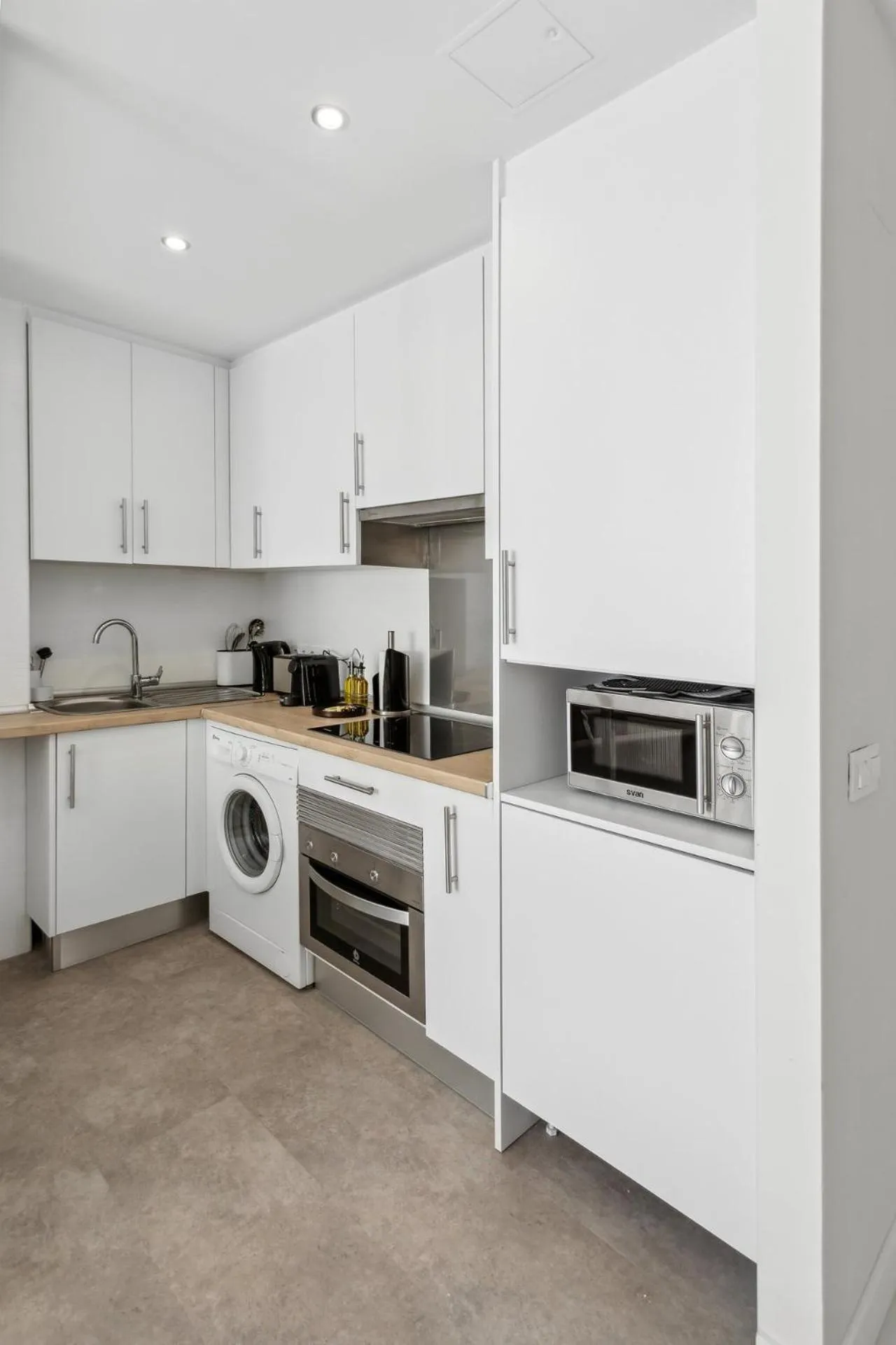 Kitchen or kitchenette in Limehome Madrid Calle de la Paloma