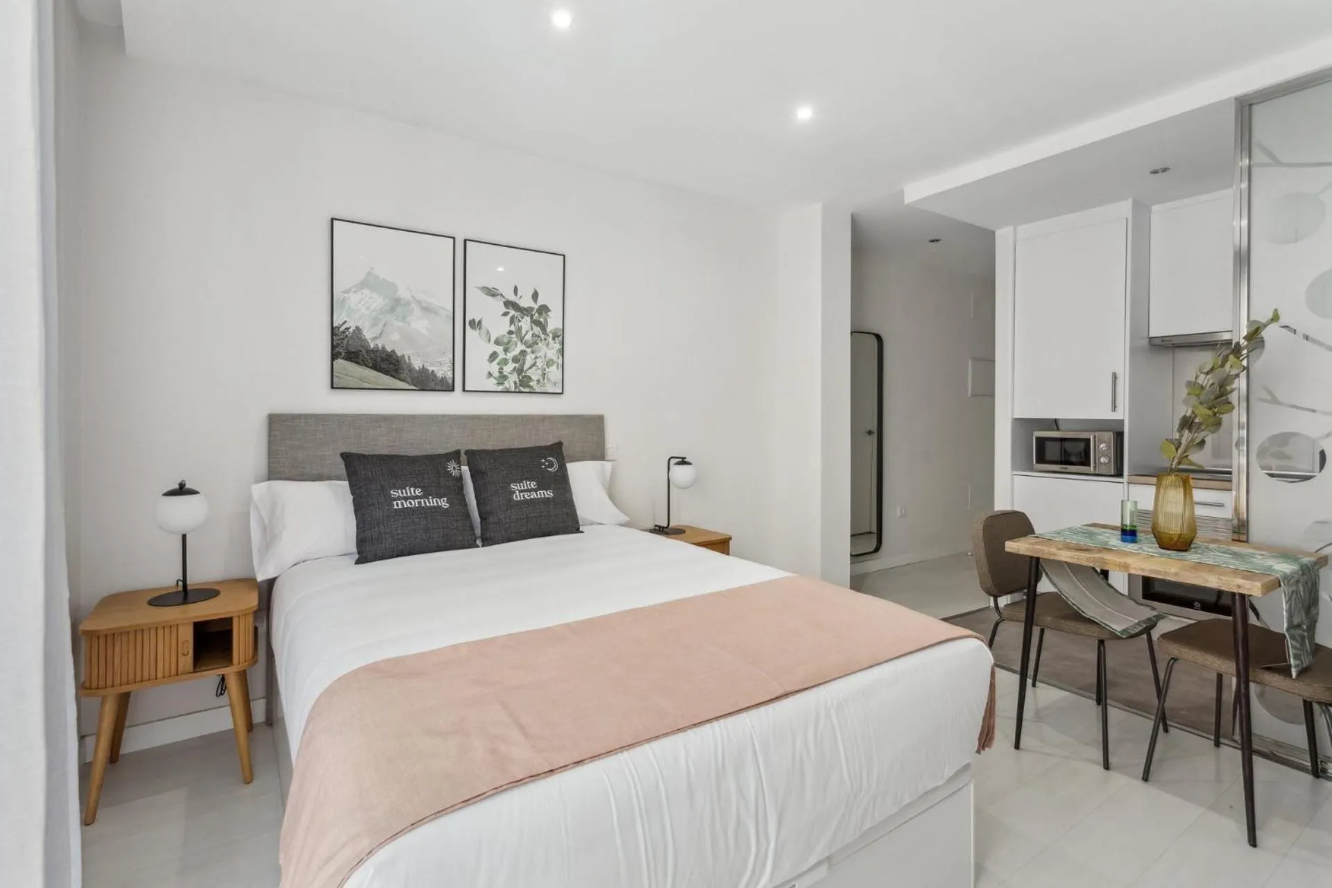 Bed in Limehome Madrid Calle de la Paloma