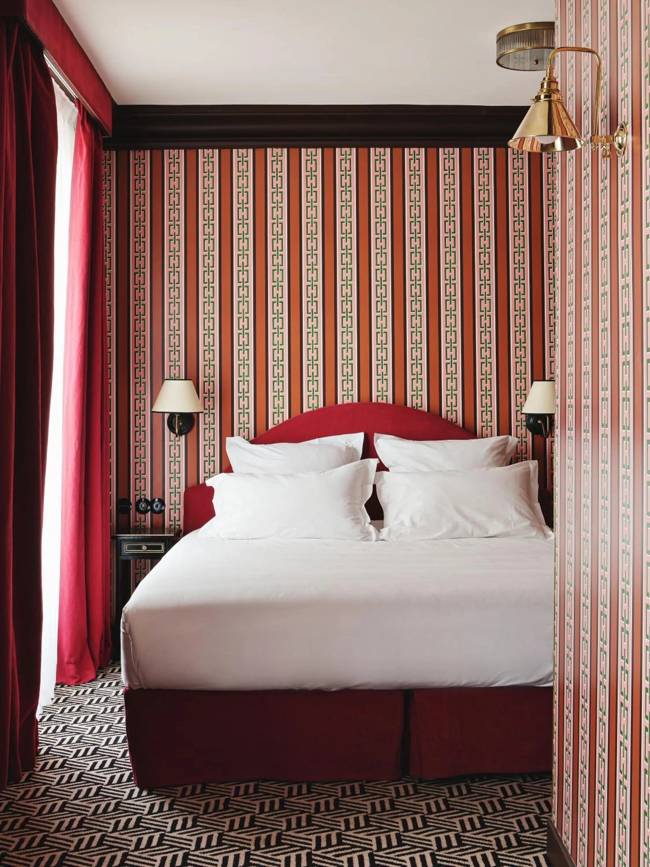 Bedroom, Bed in Hôtel Les Deux Gares & Spa