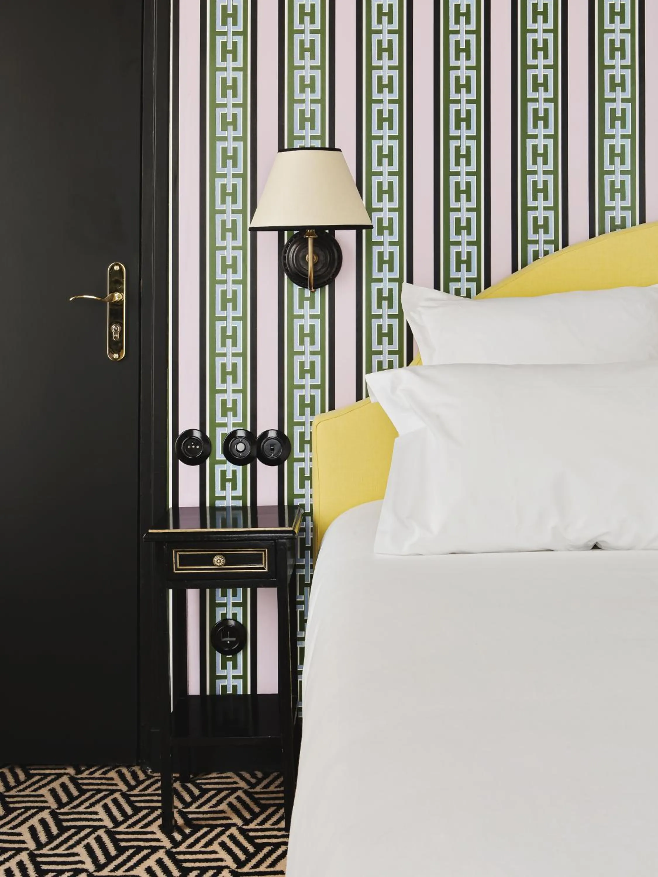 Bedroom, Bed in Hôtel Les Deux Gares & Spa