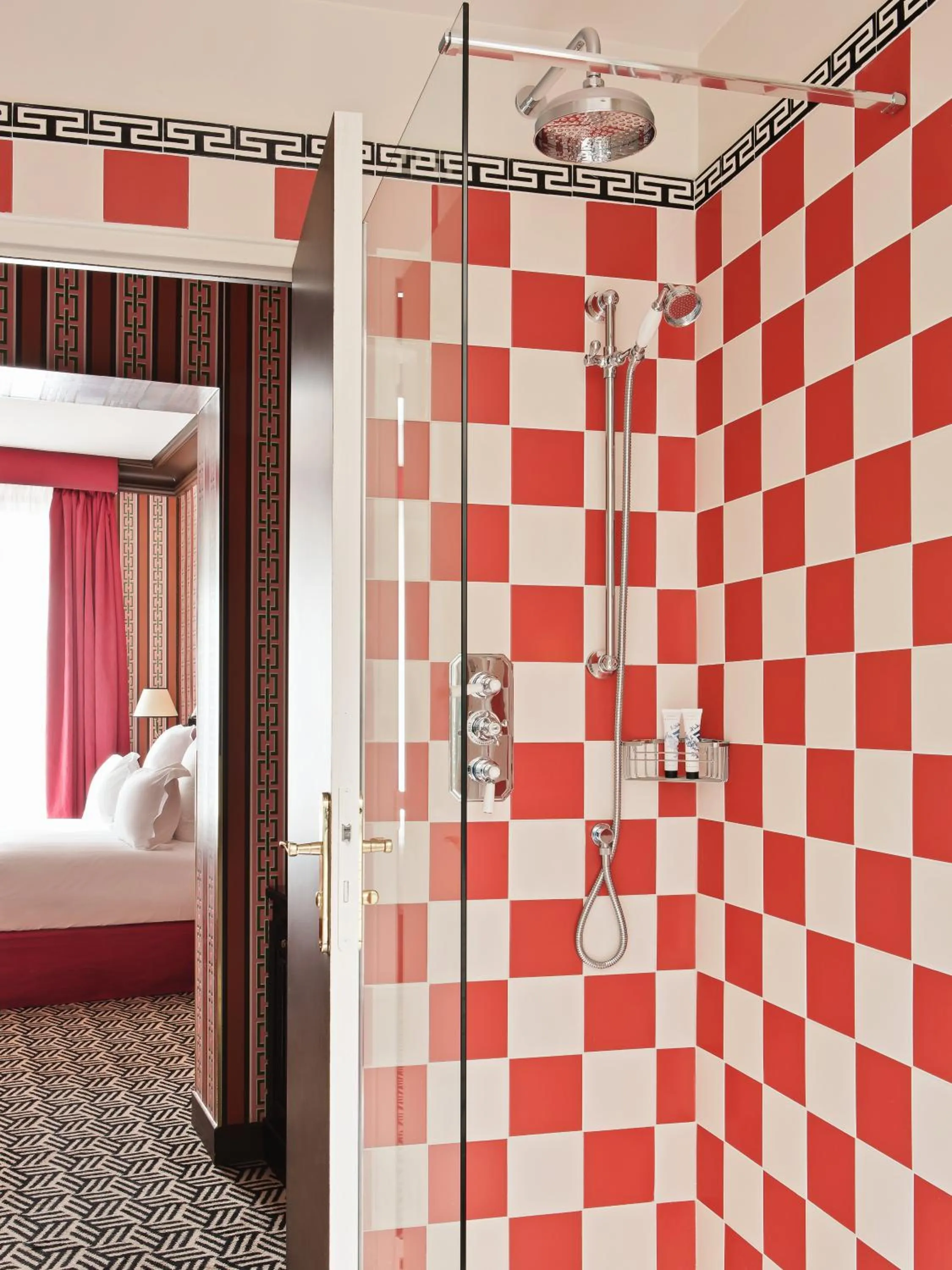 Bathroom, Bed in Hôtel Les Deux Gares & Spa