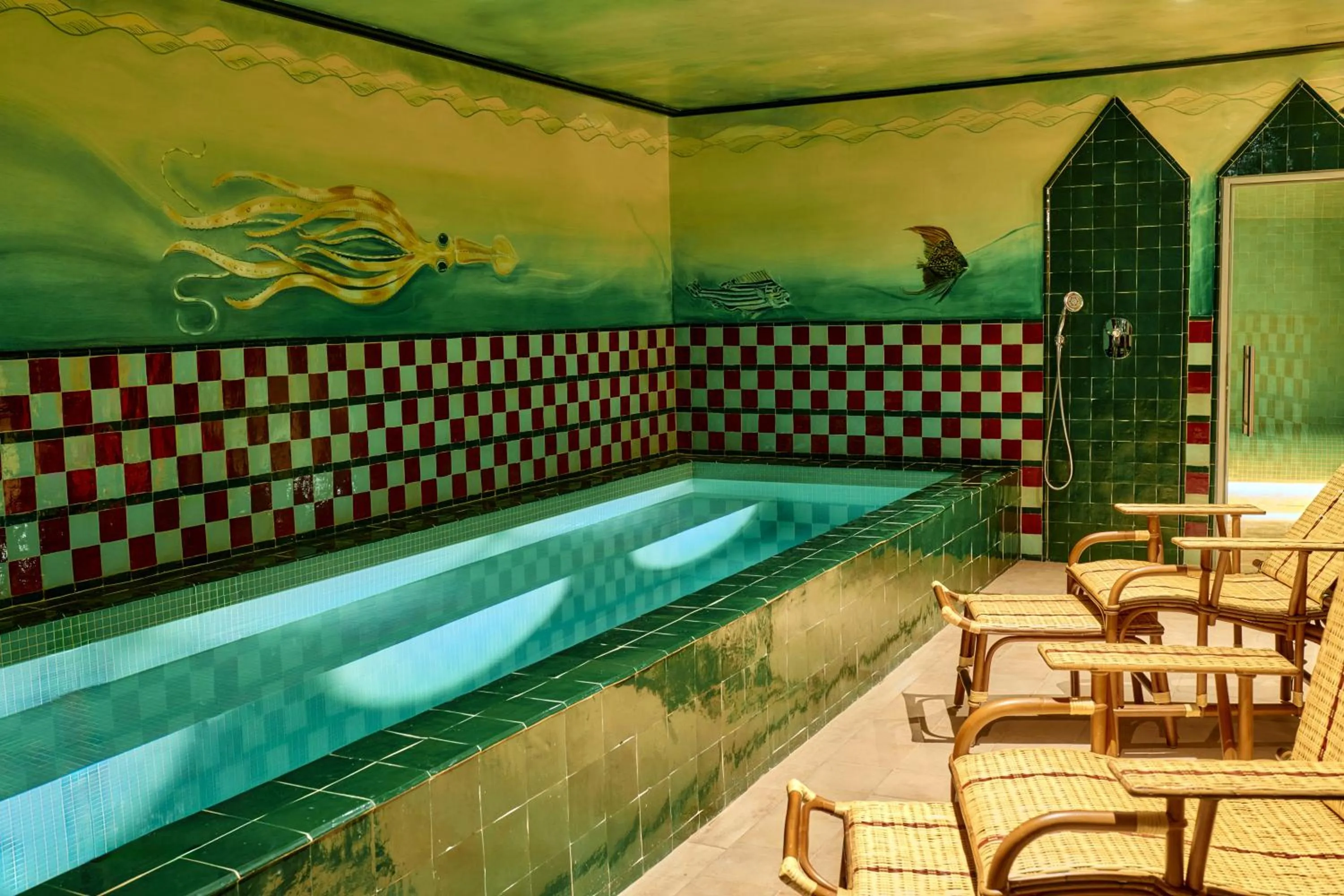 Swimming pool in Hôtel Les Deux Gares & Spa