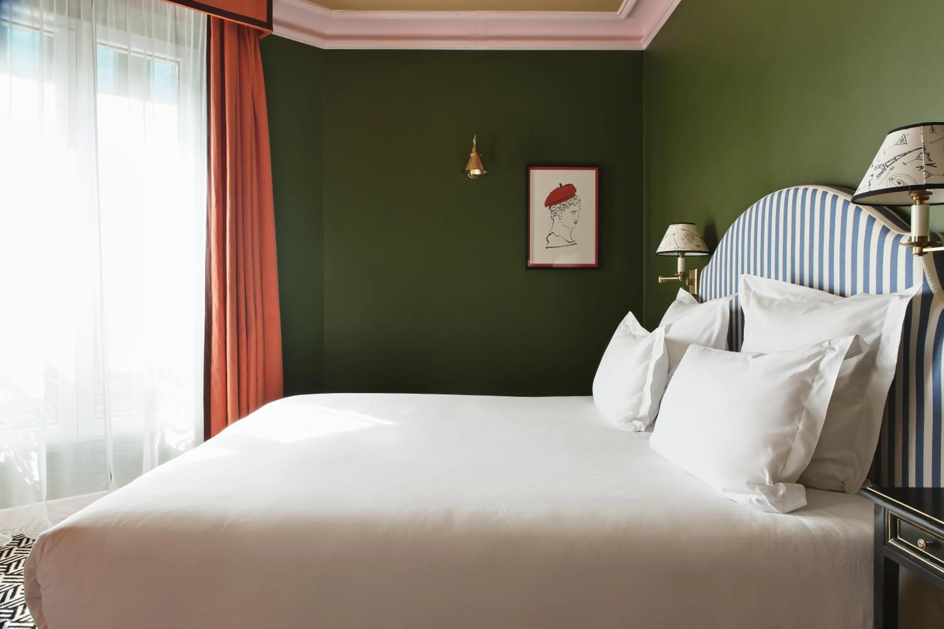 Photo of the whole room, Bed in Hôtel Les Deux Gares & Spa
