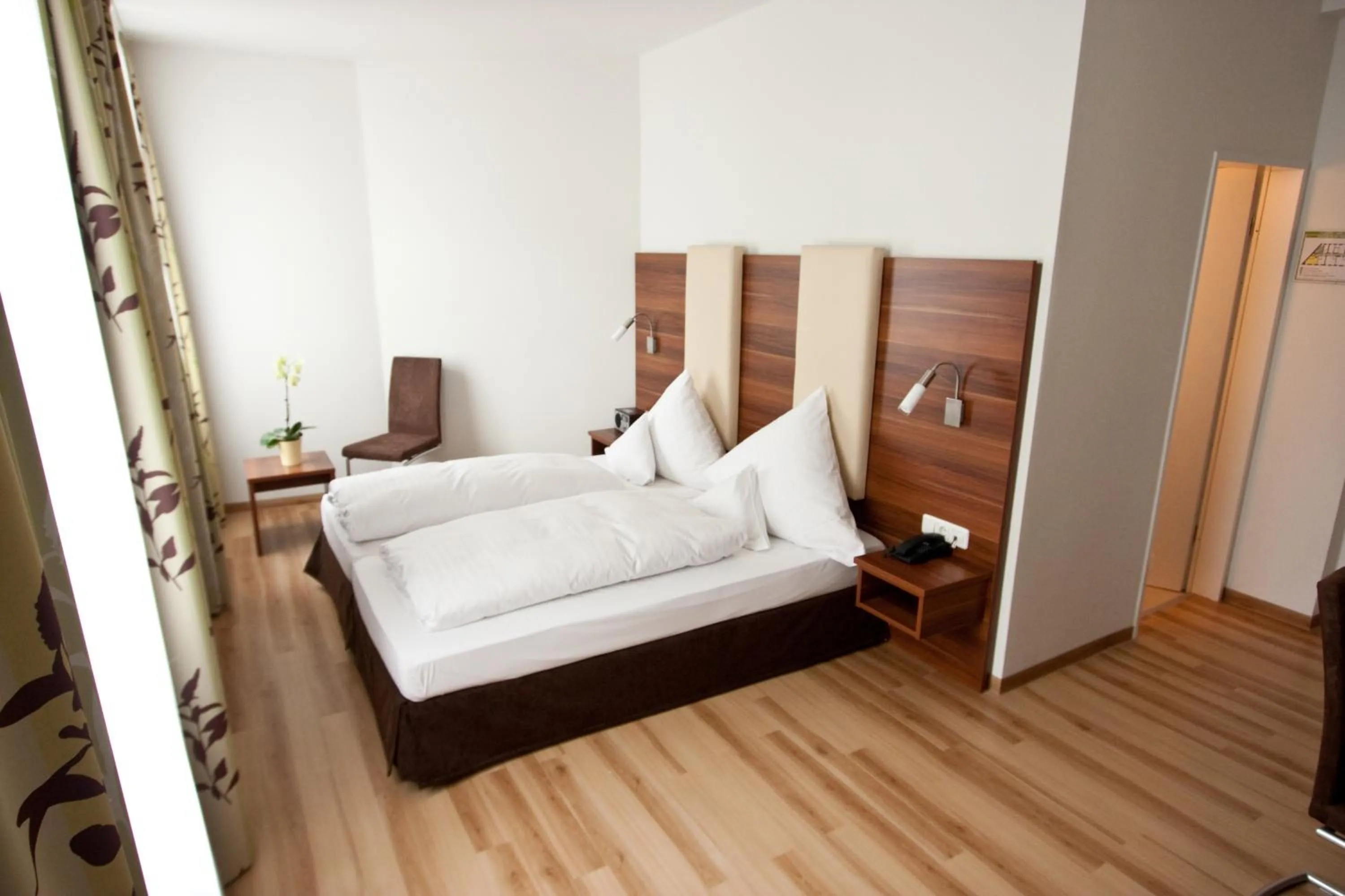 Photo of the whole room, Bed in Hotel am Viktualienmarkt