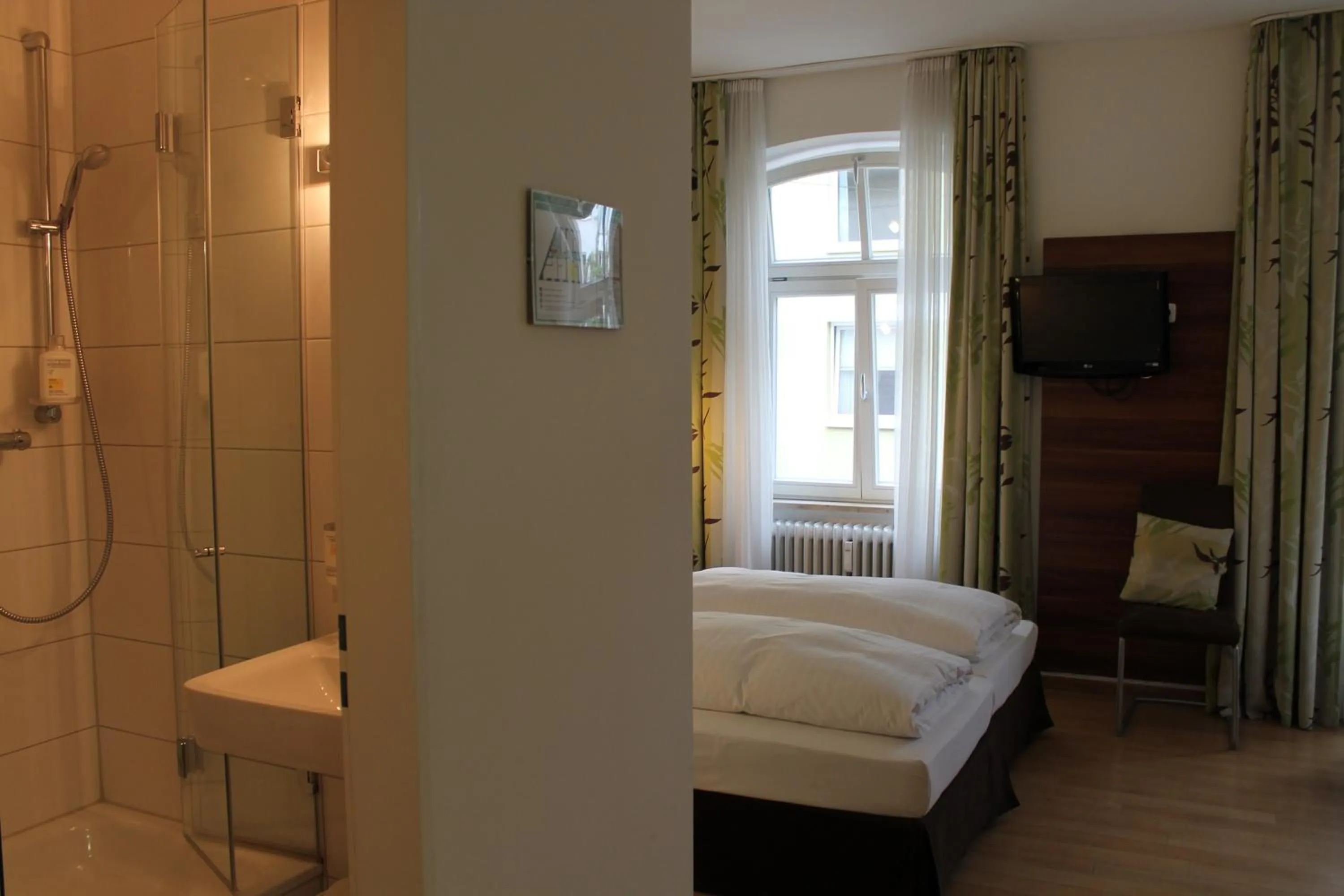 Photo of the whole room, Bed in Hotel am Viktualienmarkt