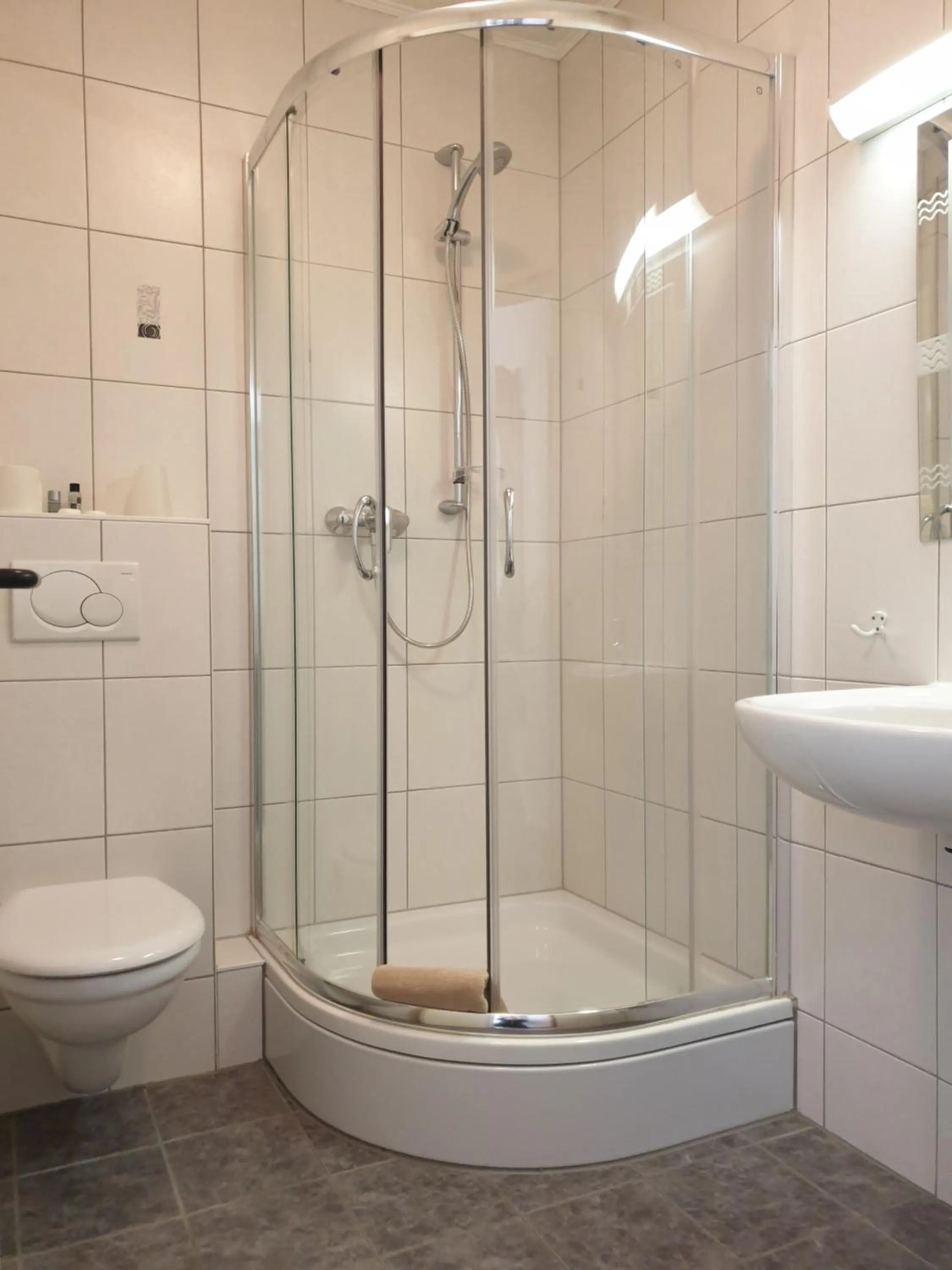 Shower in Zimmer for you