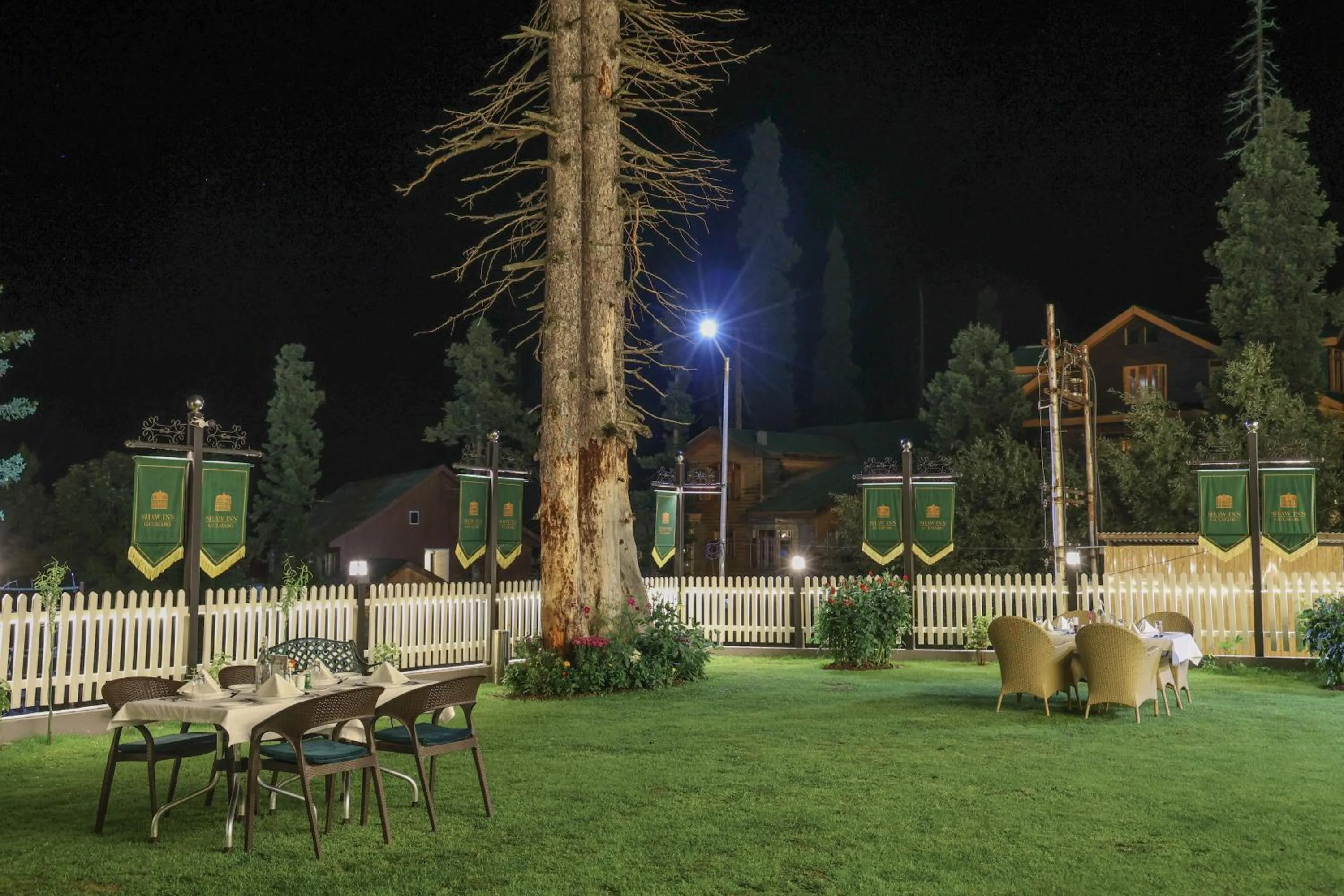 Garden view in Shaw Inn by Stay Pattern