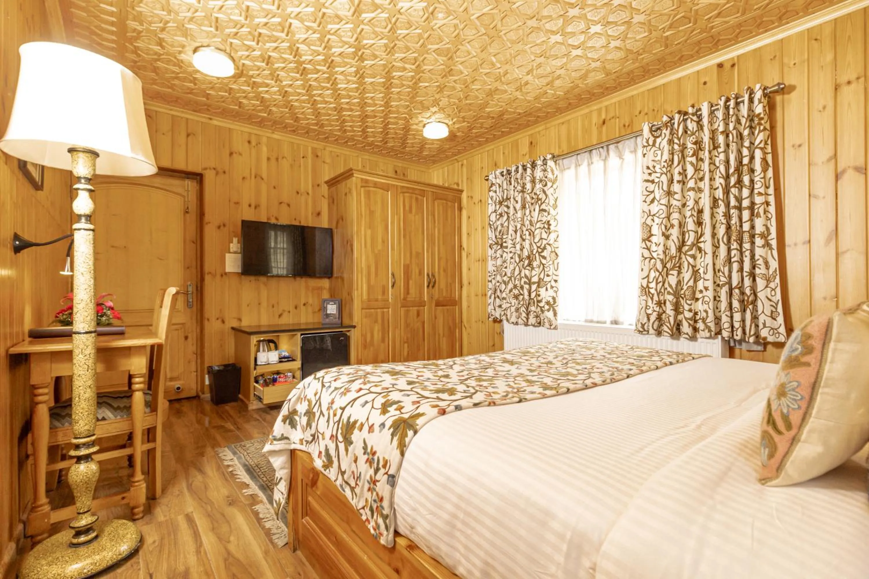 Bedroom, Bed in Shaw Inn by Stay Pattern