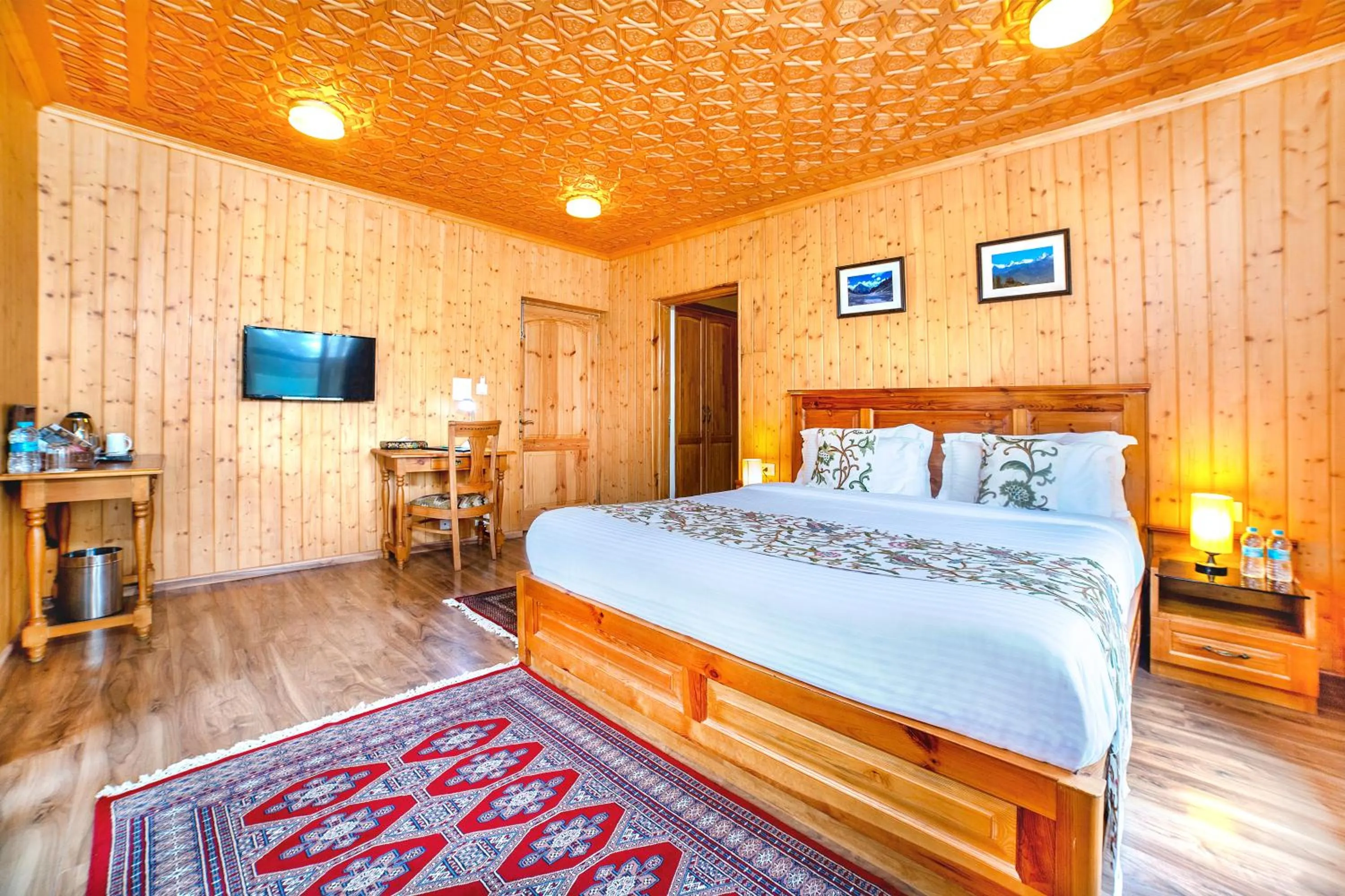 Photo of the whole room, Bed in Shaw Inn by Stay Pattern