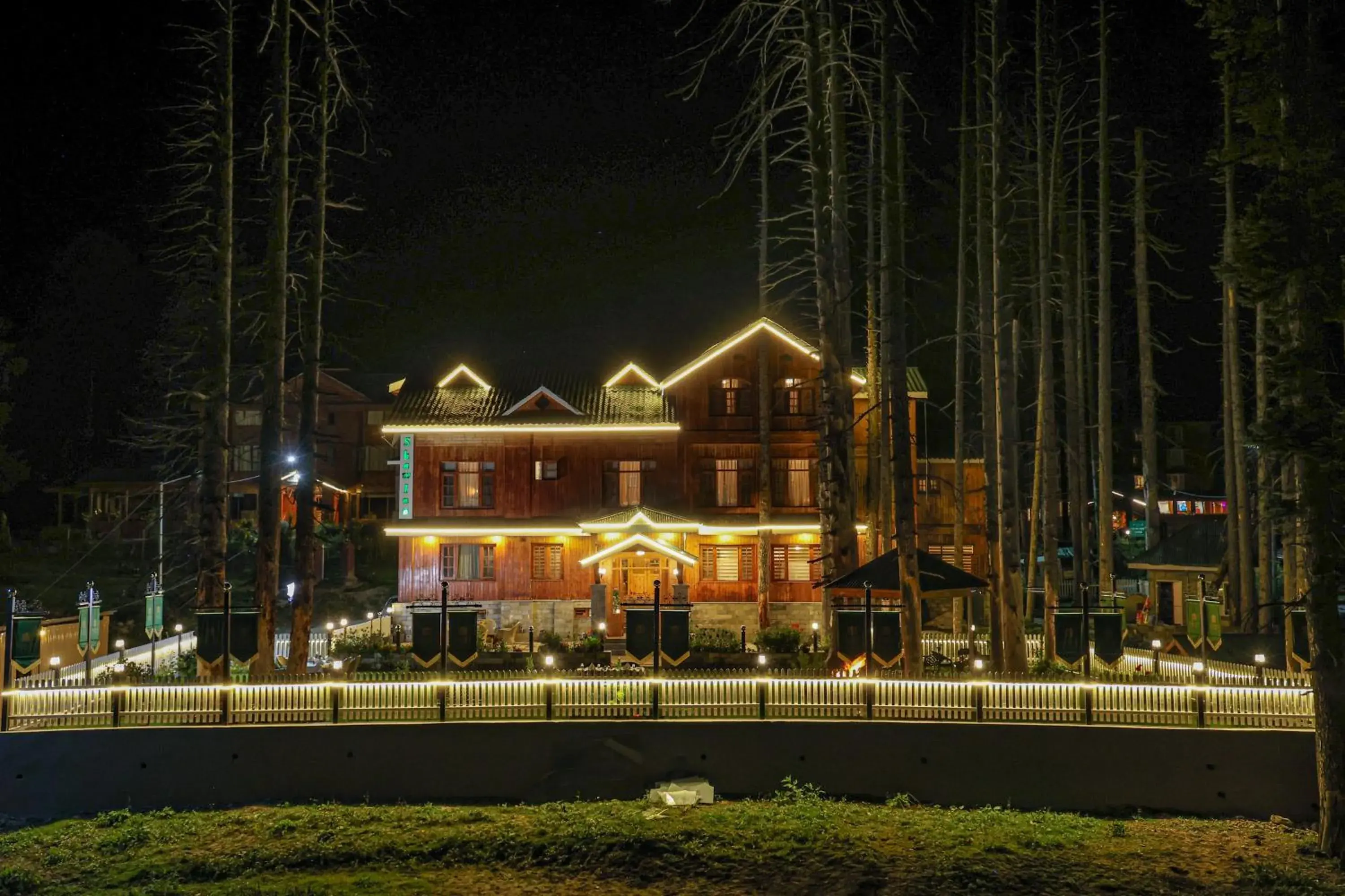 Property building in Shaw Inn by Stay Pattern Property building in Shaw Inn by Stay Pattern