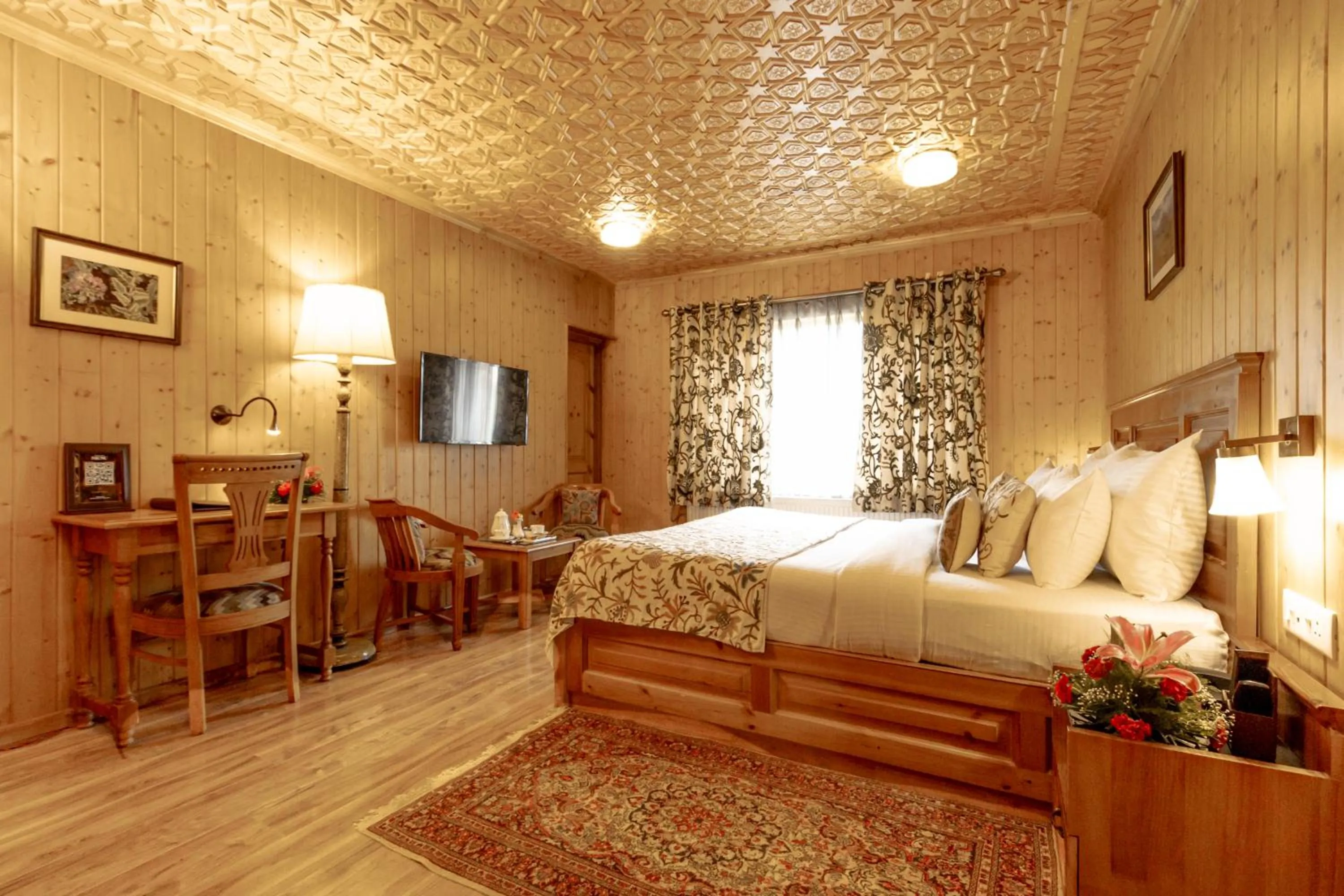 Bedroom, Bed in Shaw Inn by Stay Pattern