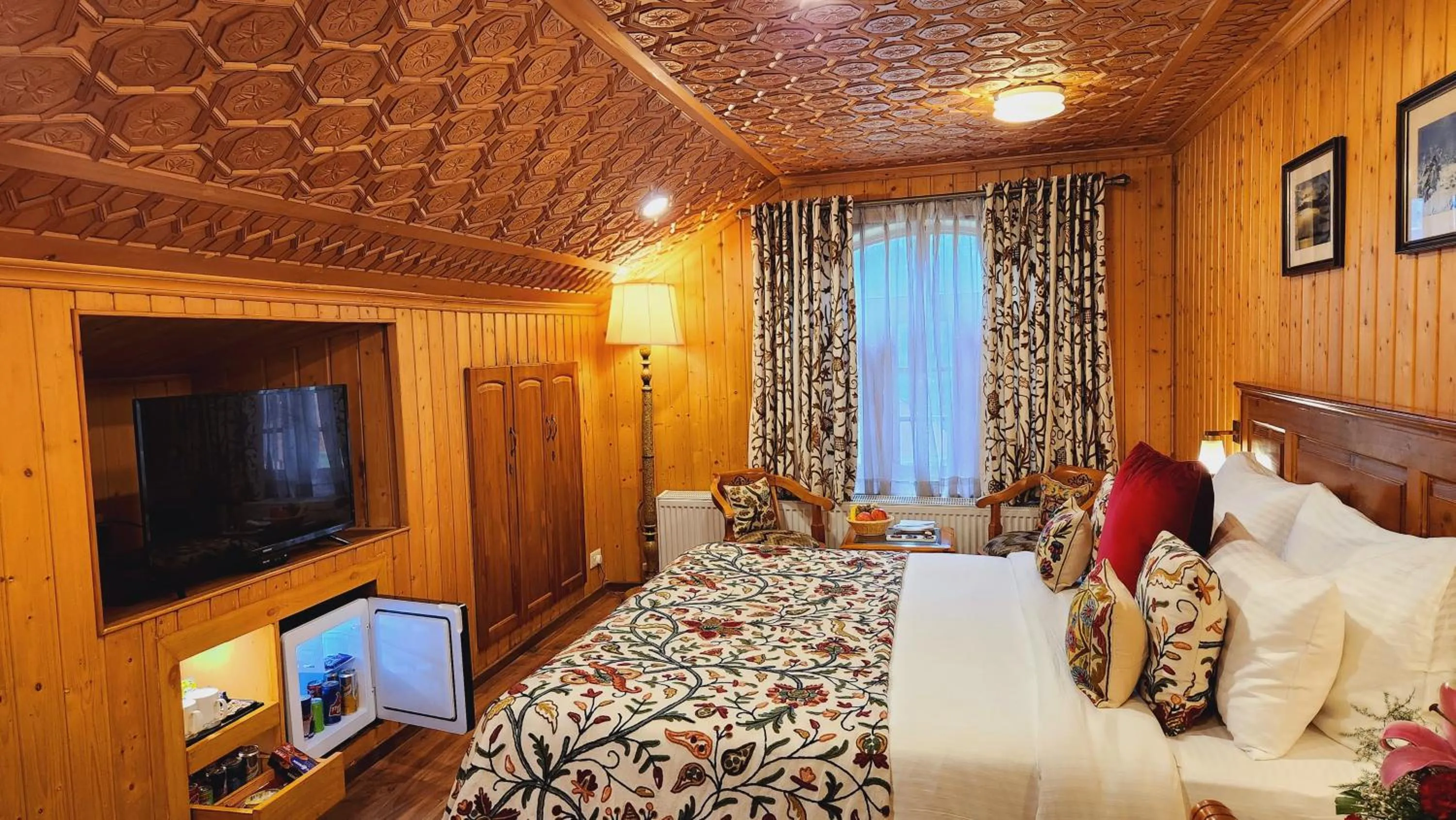 Bedroom, Bed in Shaw Inn by Stay Pattern