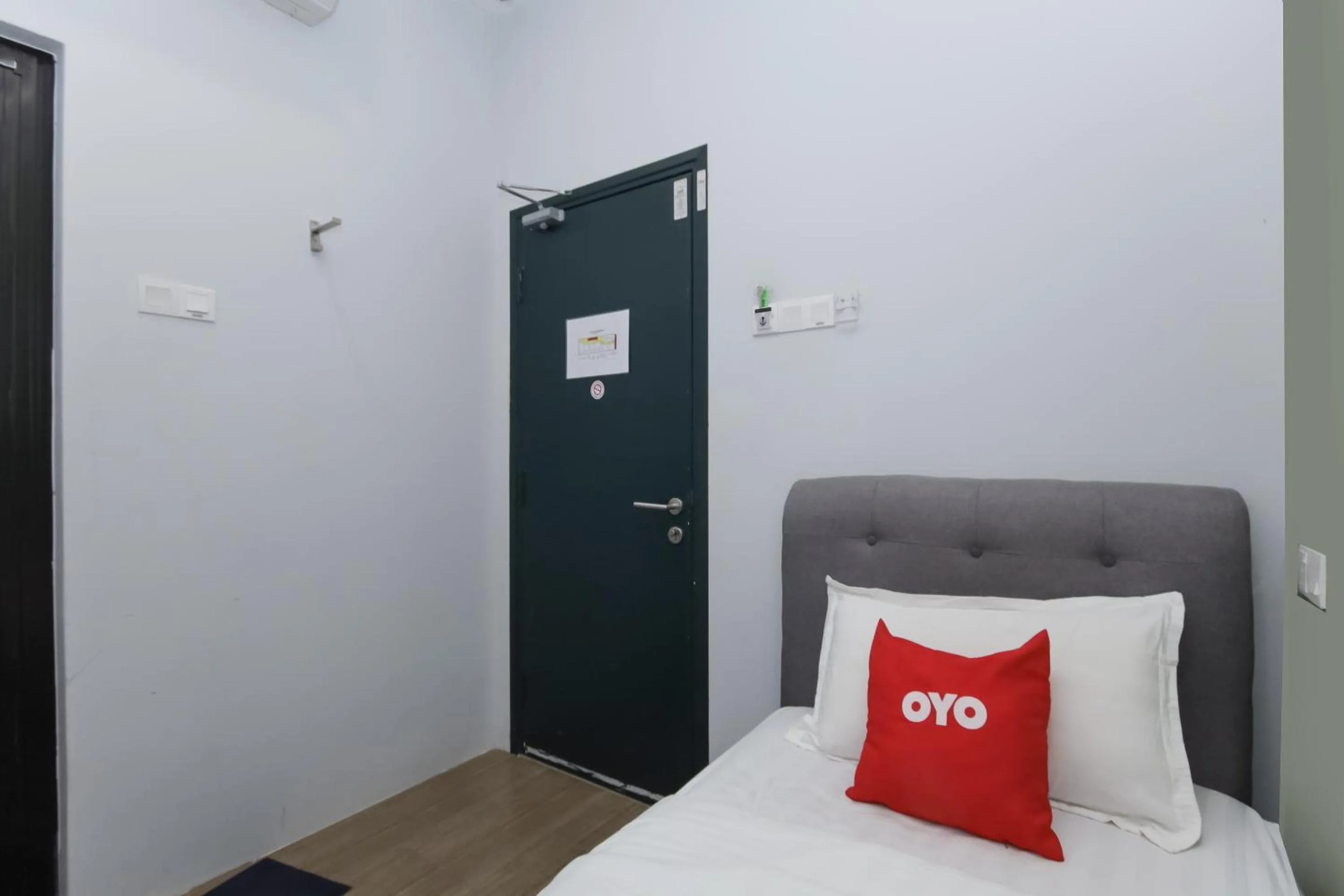 Bedroom in OYO 90399 Green Home Hotel syariah