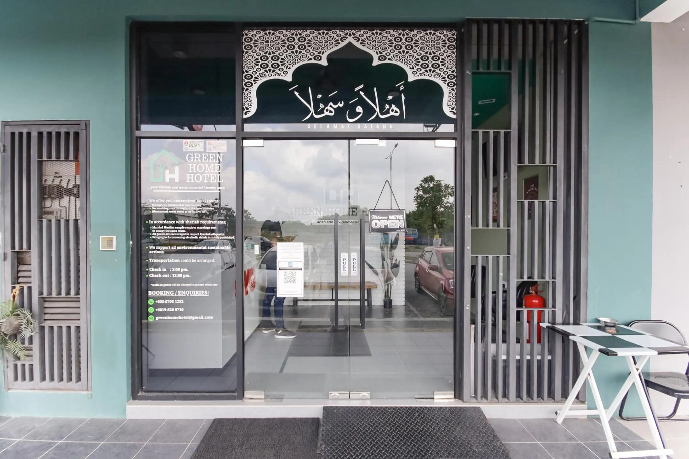 Facade/entrance in OYO 90399 Green Home Hotel syariah