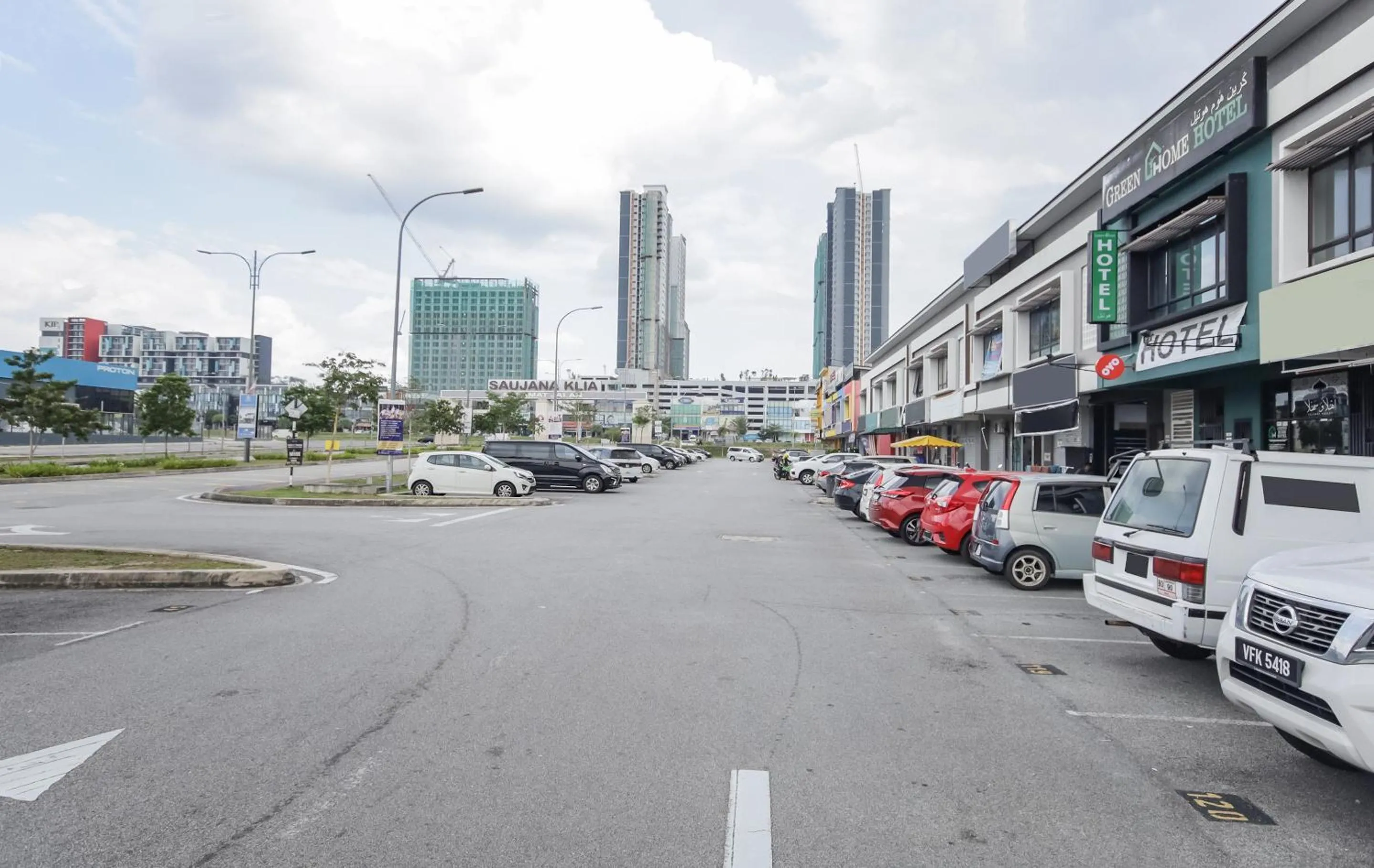 Property building in OYO 90399 Green Home Hotel syariah