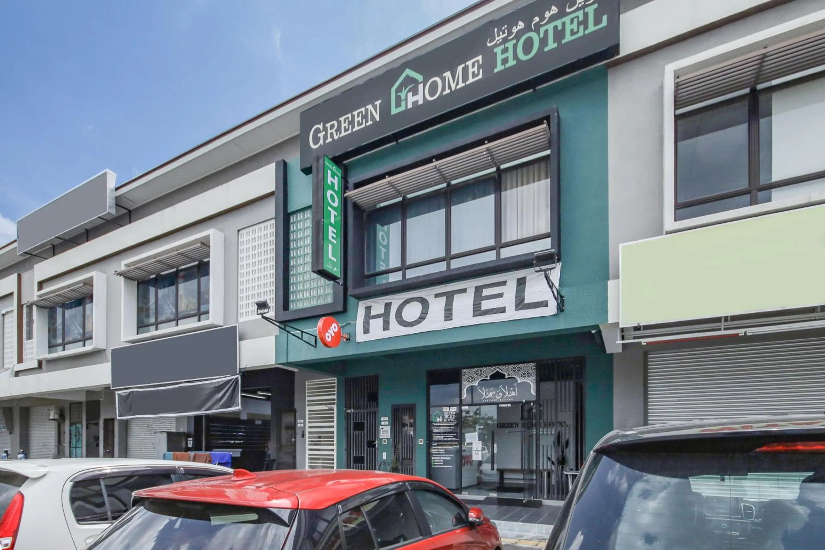 Facade/entrance in OYO 90399 Green Home Hotel syariah